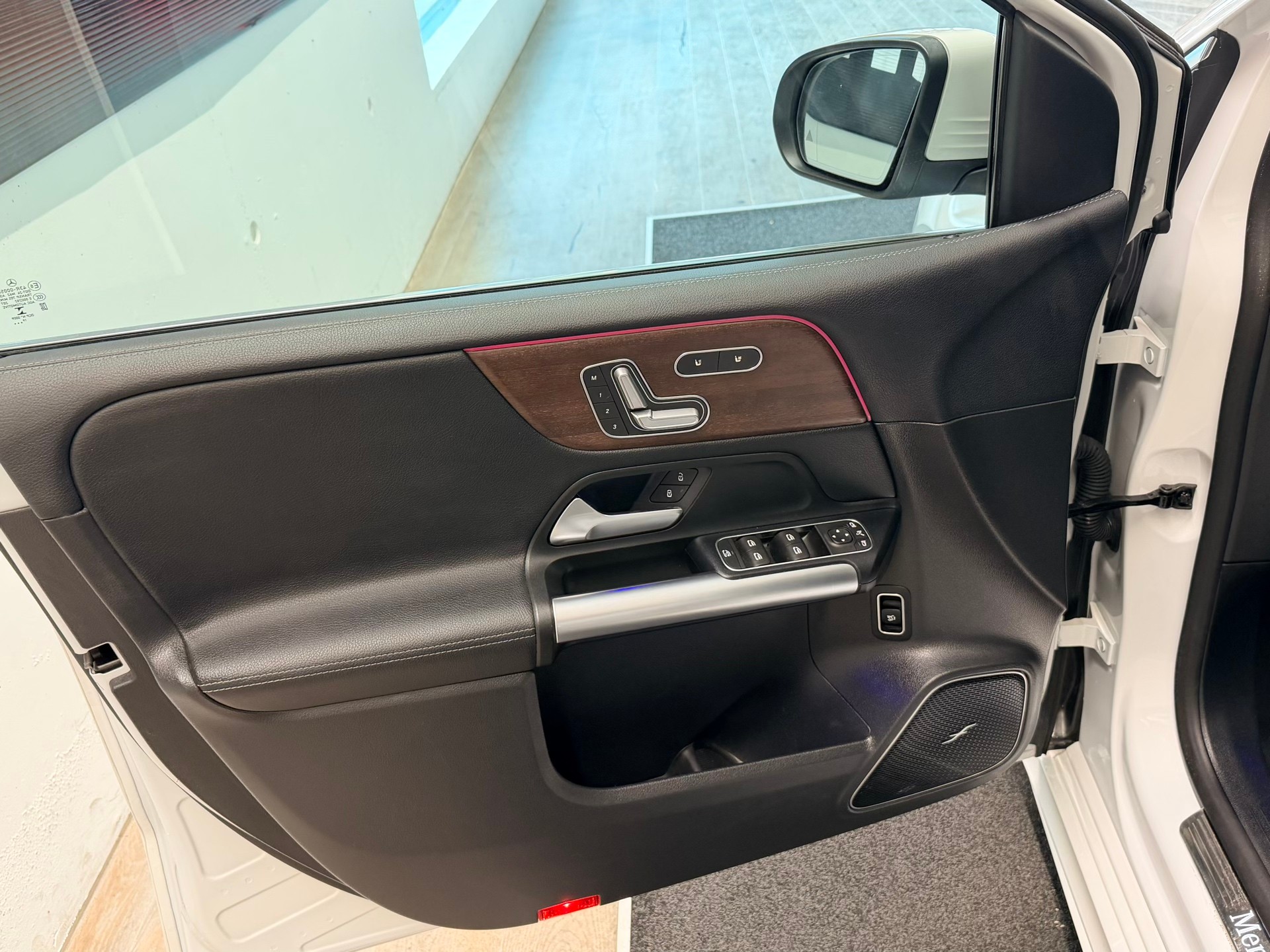 MERCEDES-BENZ B 220 4Matic AMG Line 7G-DCT-image-12