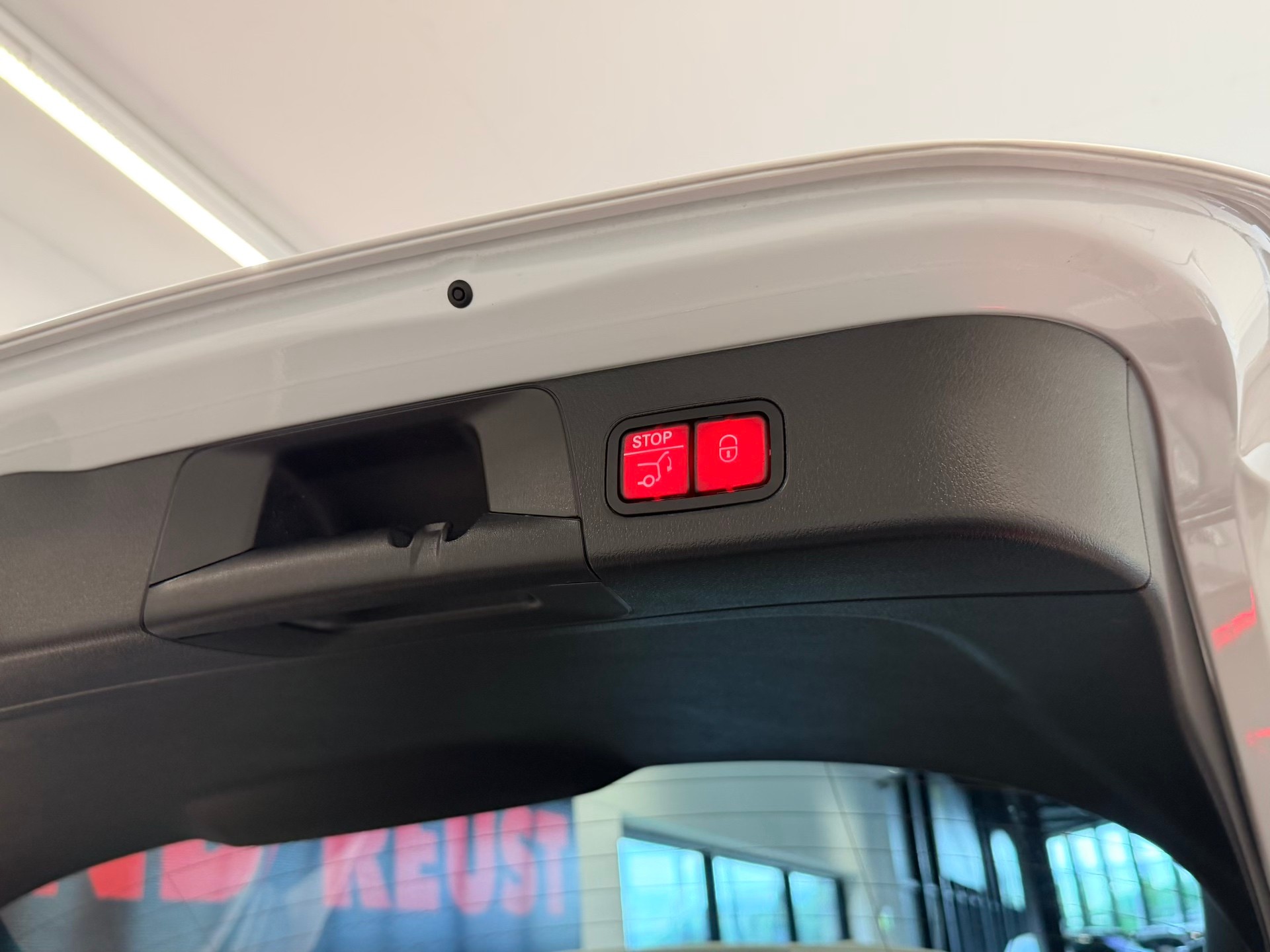 MERCEDES-BENZ B 220 4Matic AMG Line 7G-DCT-image-10