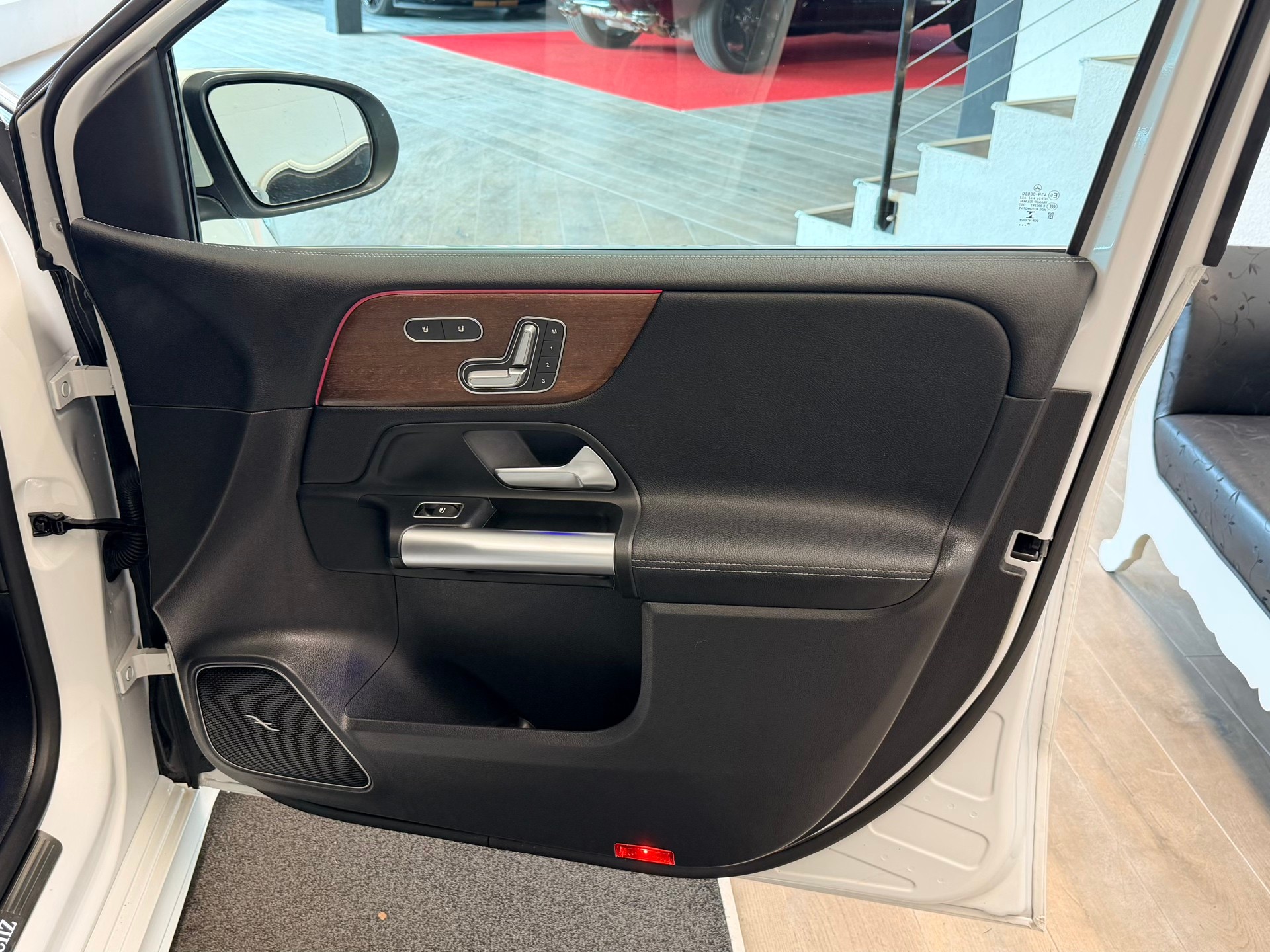 MERCEDES-BENZ B 220 4Matic AMG Line 7G-DCT-image-21