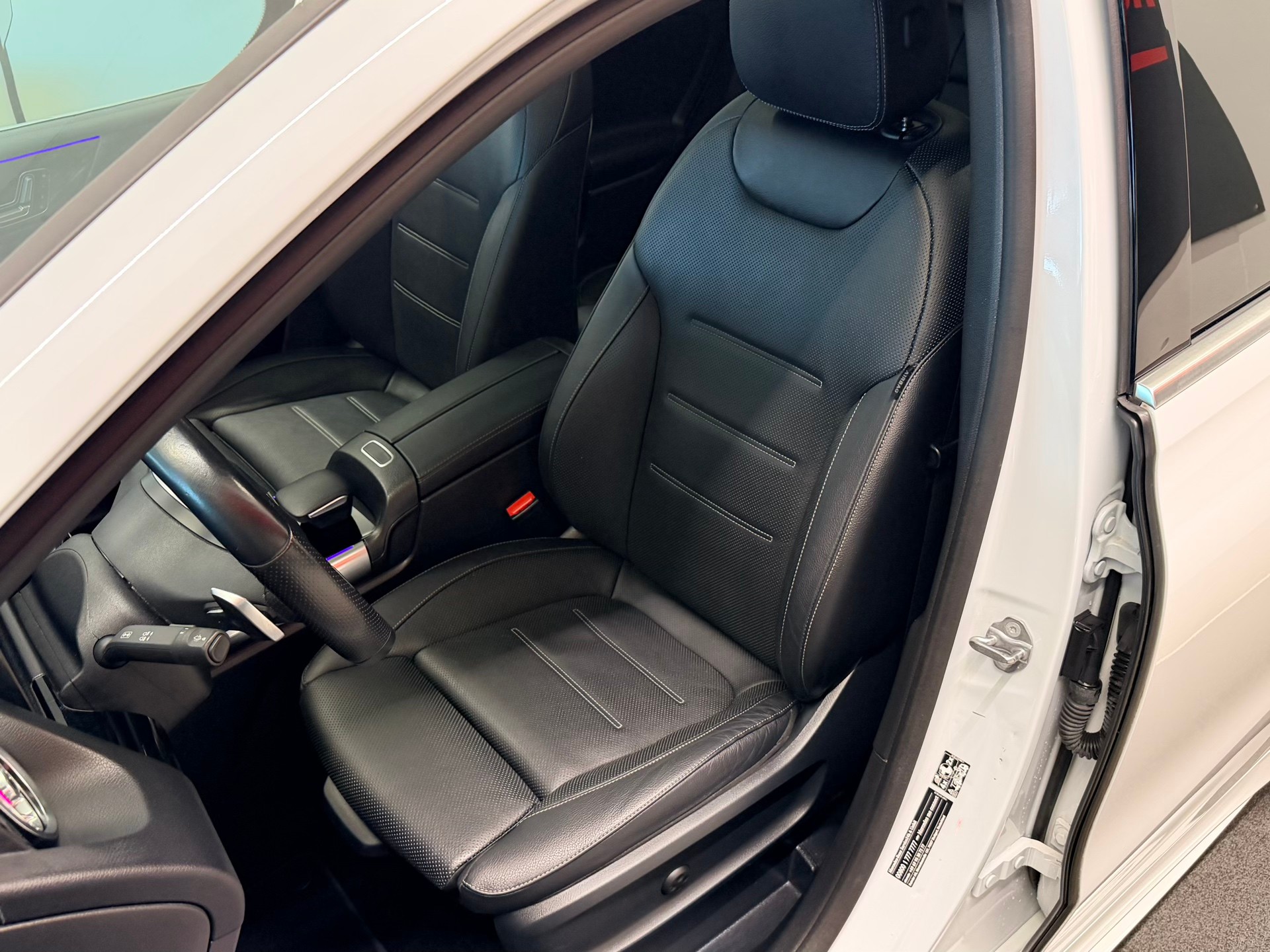 MERCEDES-BENZ B 220 4Matic AMG Line 7G-DCT-image-15