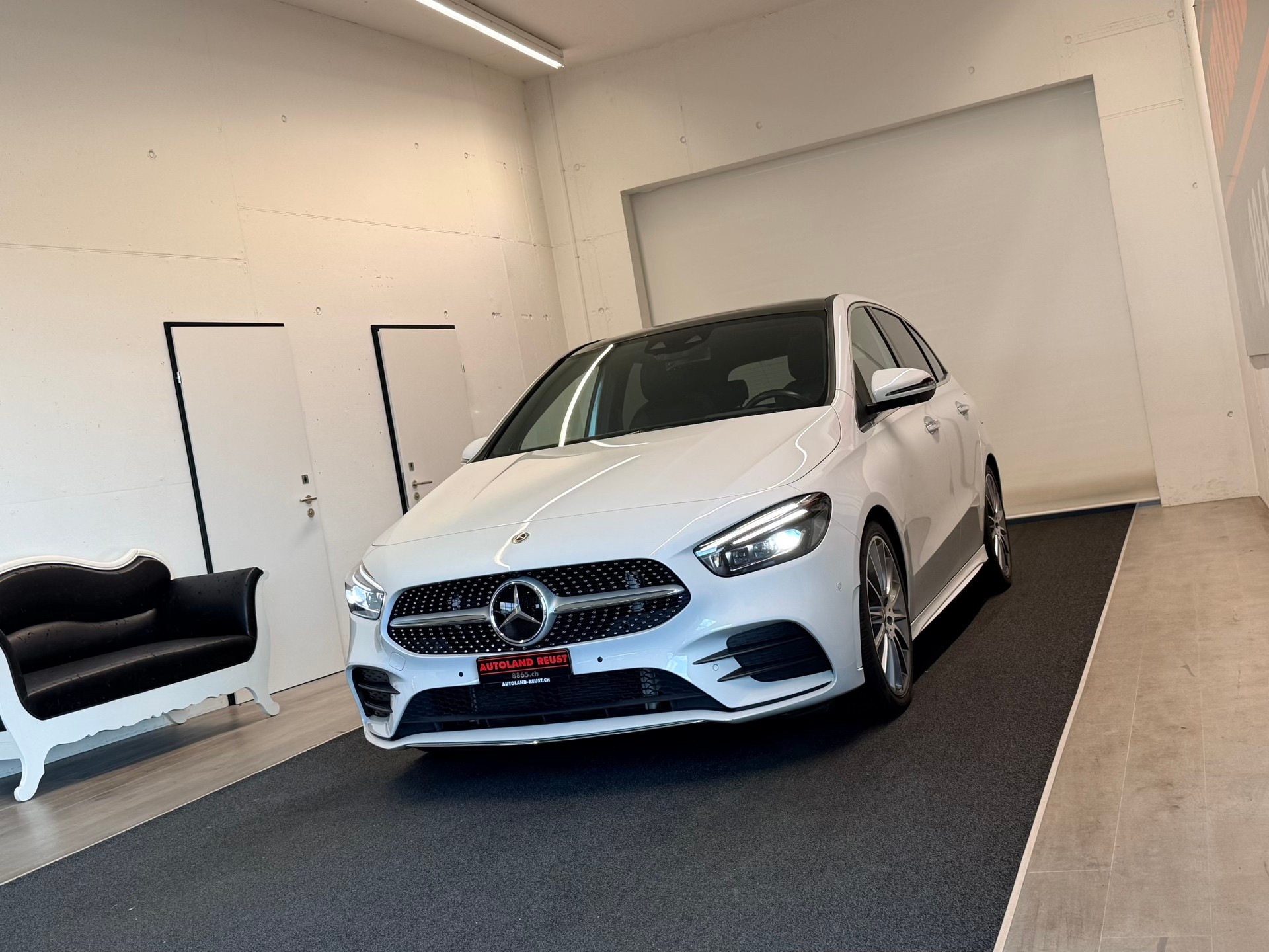 MERCEDES-BENZ B 220 4Matic AMG Line 7G-DCT-image-2