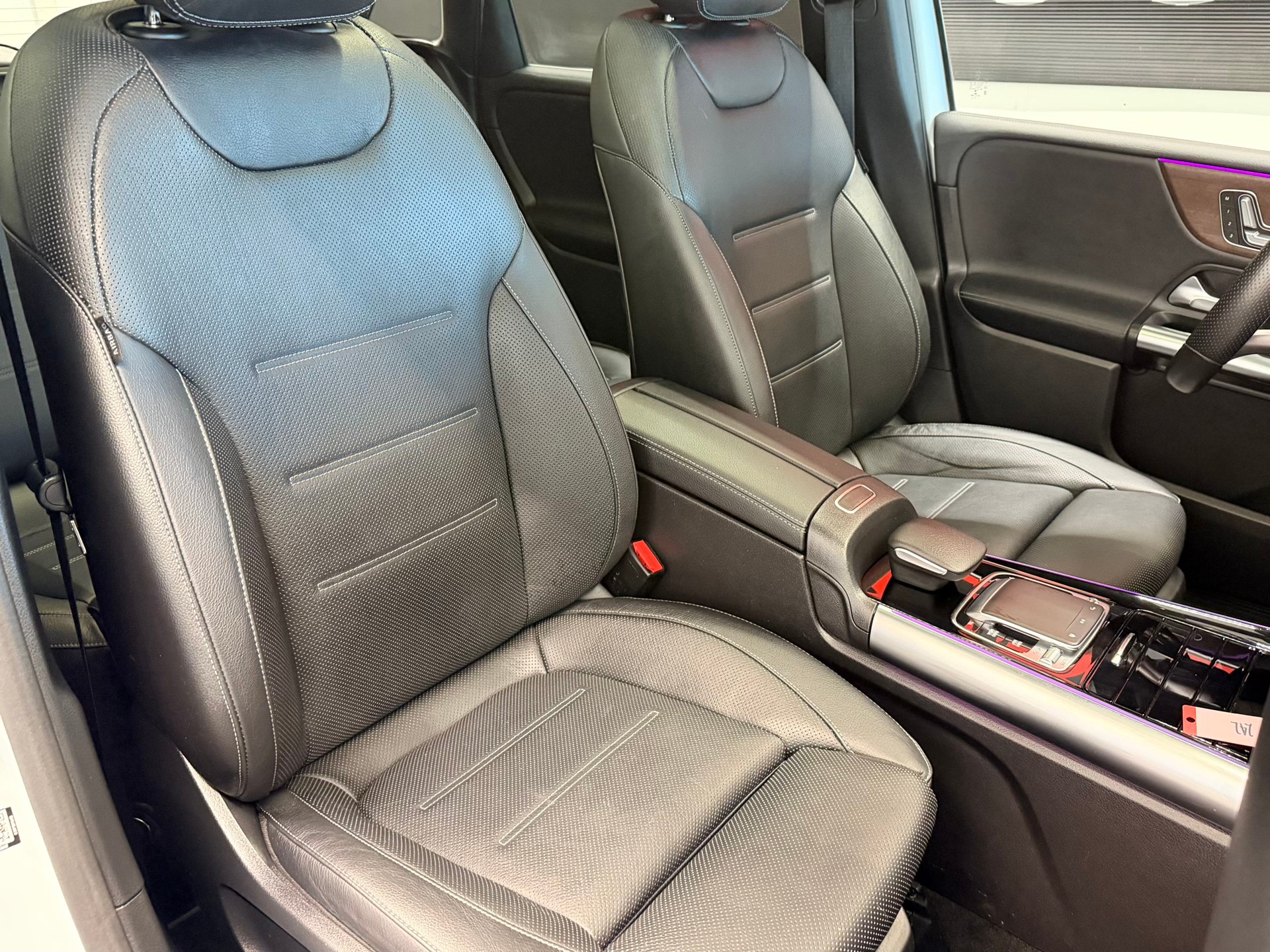 MERCEDES-BENZ B 220 4Matic AMG Line 7G-DCT-image-22