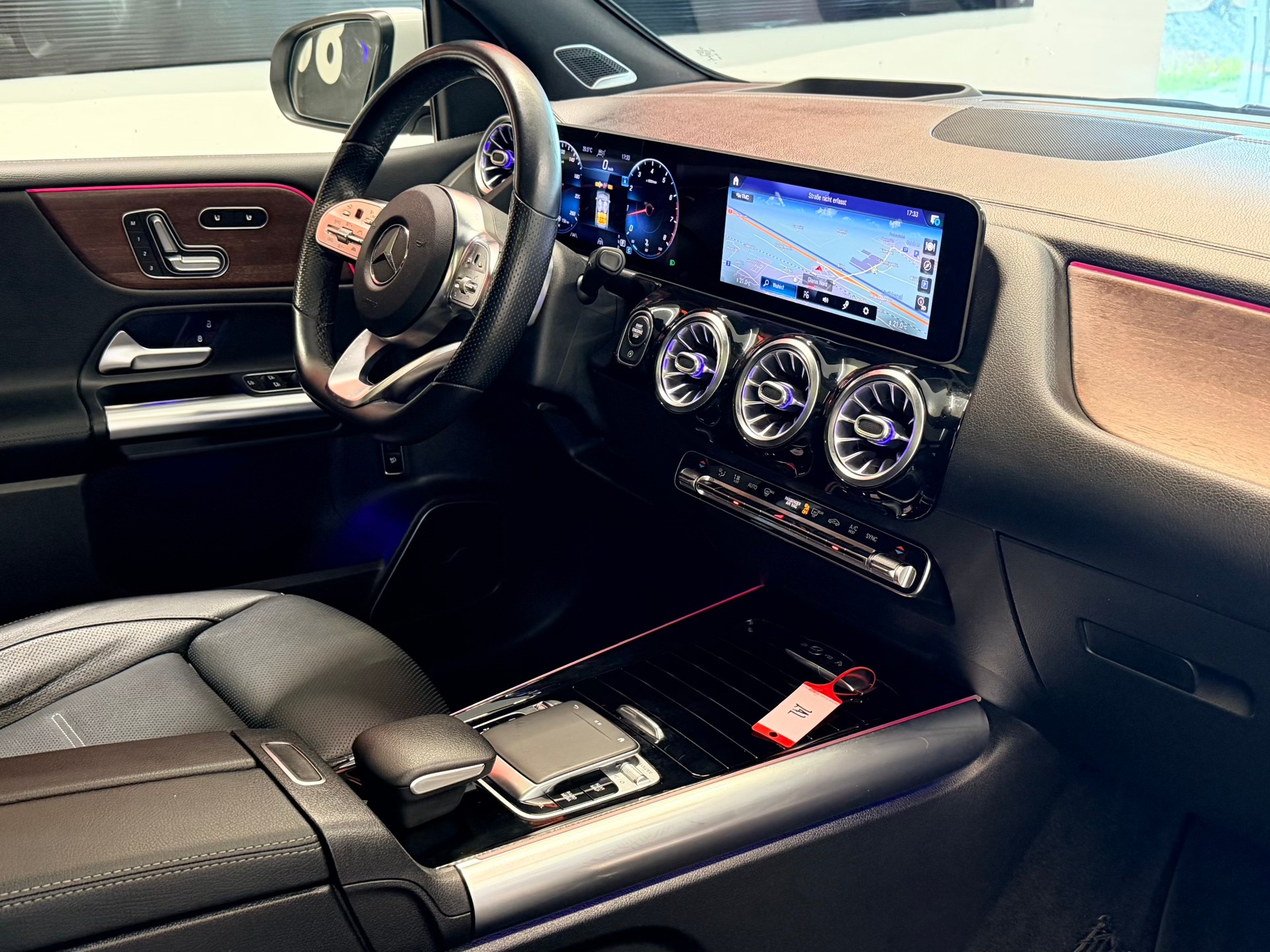 MERCEDES-BENZ B 220 4Matic AMG Line 7G-DCT-image-20