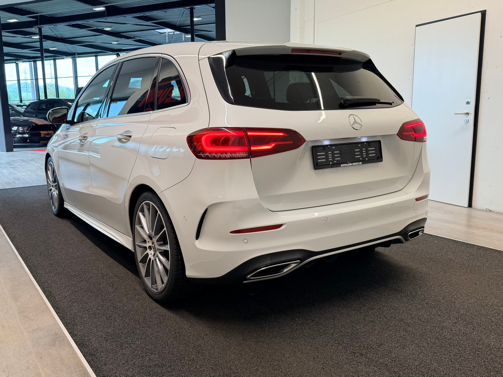 MERCEDES-BENZ B 220 4Matic AMG Line 7G-DCT-image-7