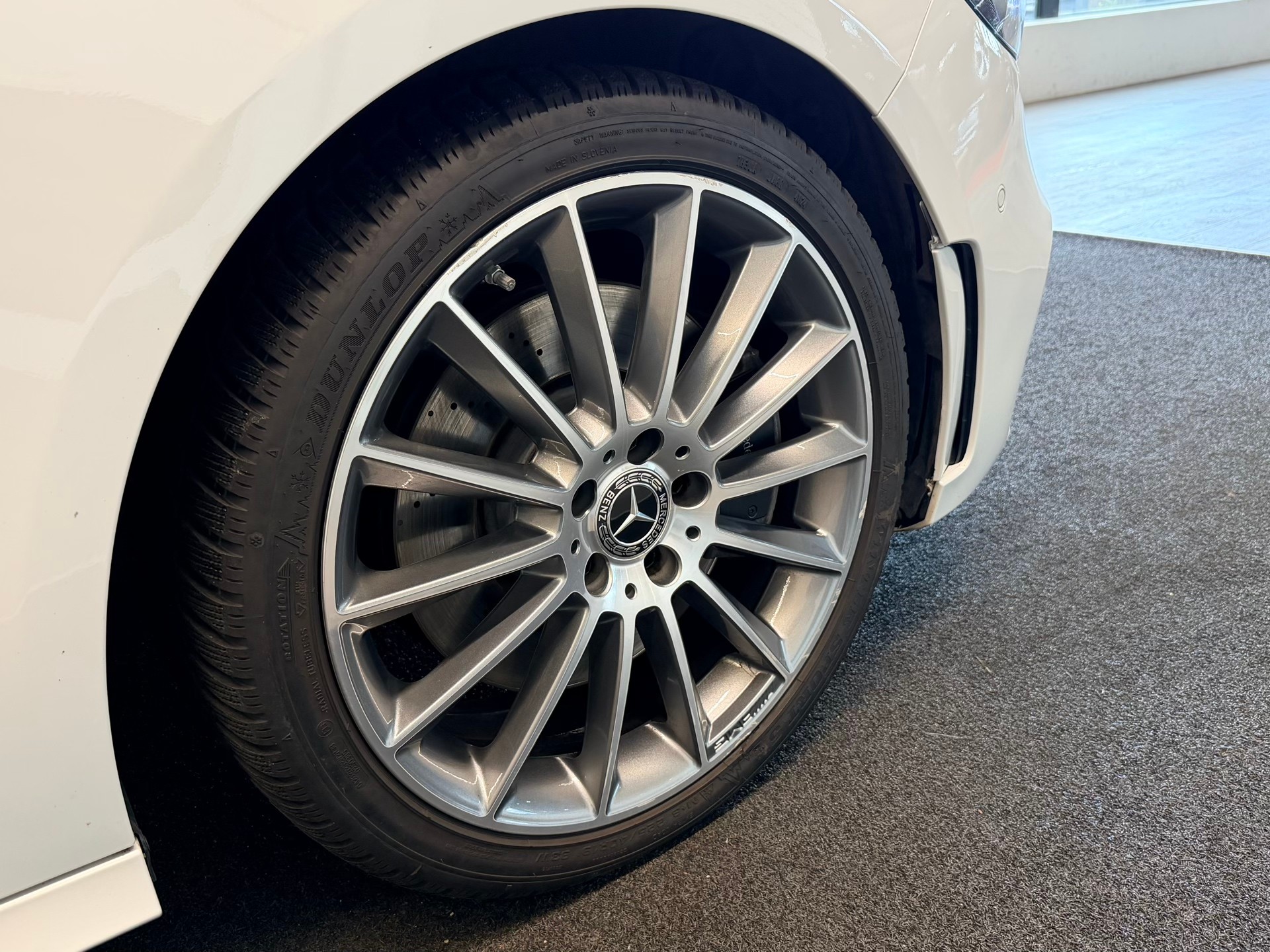 MERCEDES-BENZ B 220 4Matic AMG Line 7G-DCT-image-5