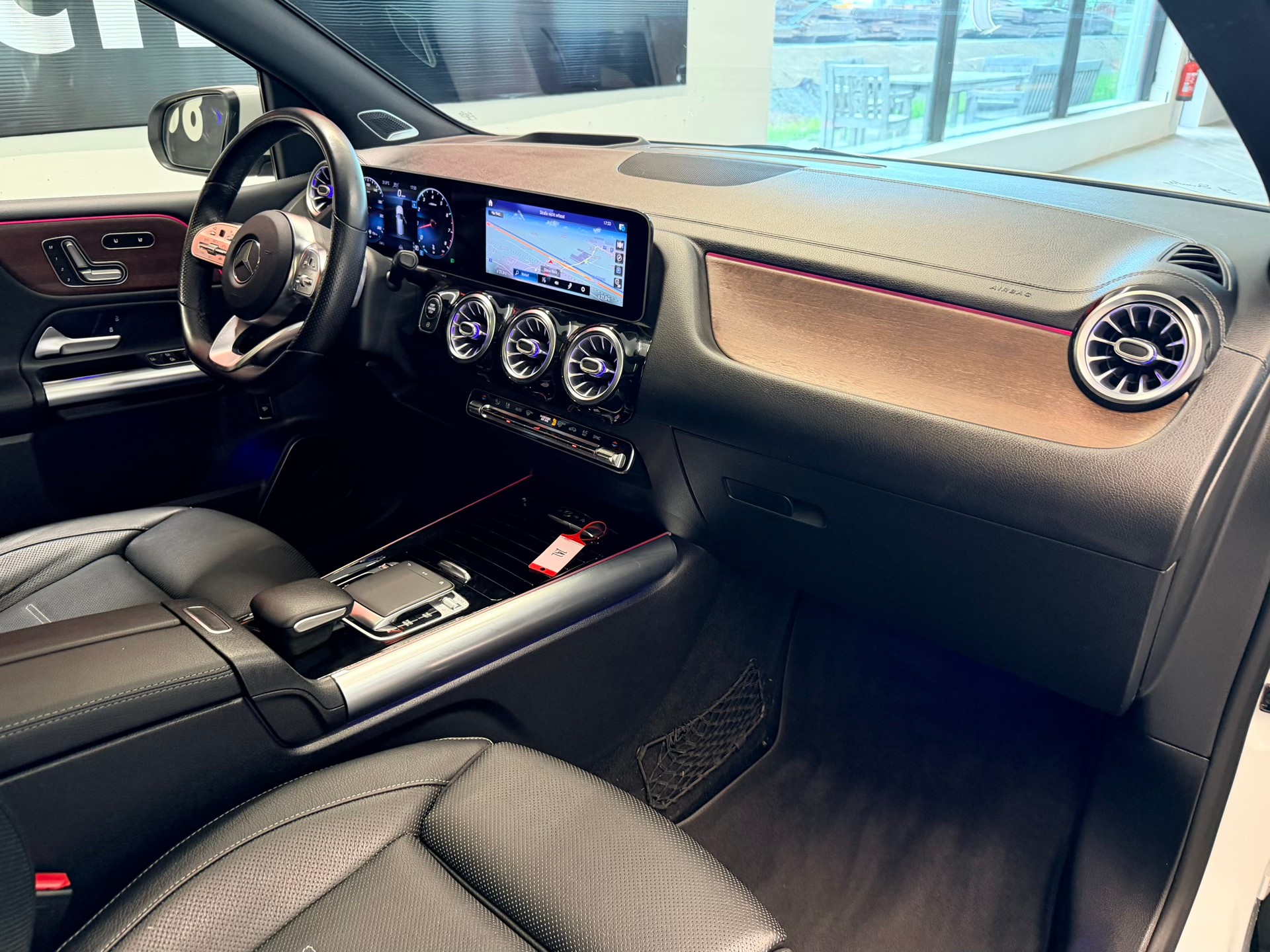 MERCEDES-BENZ B 220 4Matic AMG Line 7G-DCT-image-19
