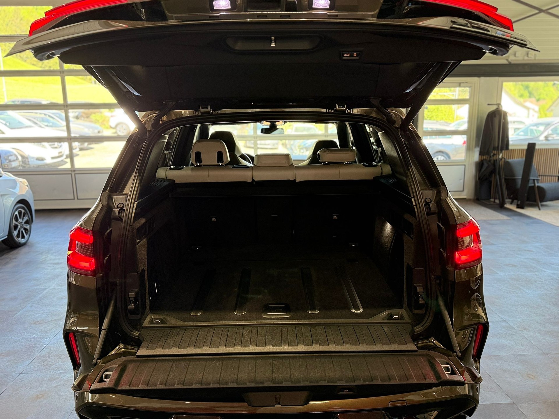 BMW X5M Competition Steptronic Competition-showroom-element-3