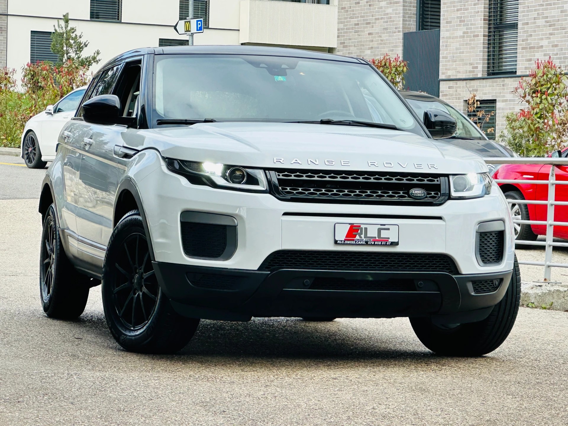 LAND ROVER Range Rover Evoque 2.0 TD4 Pure AT9-image-2