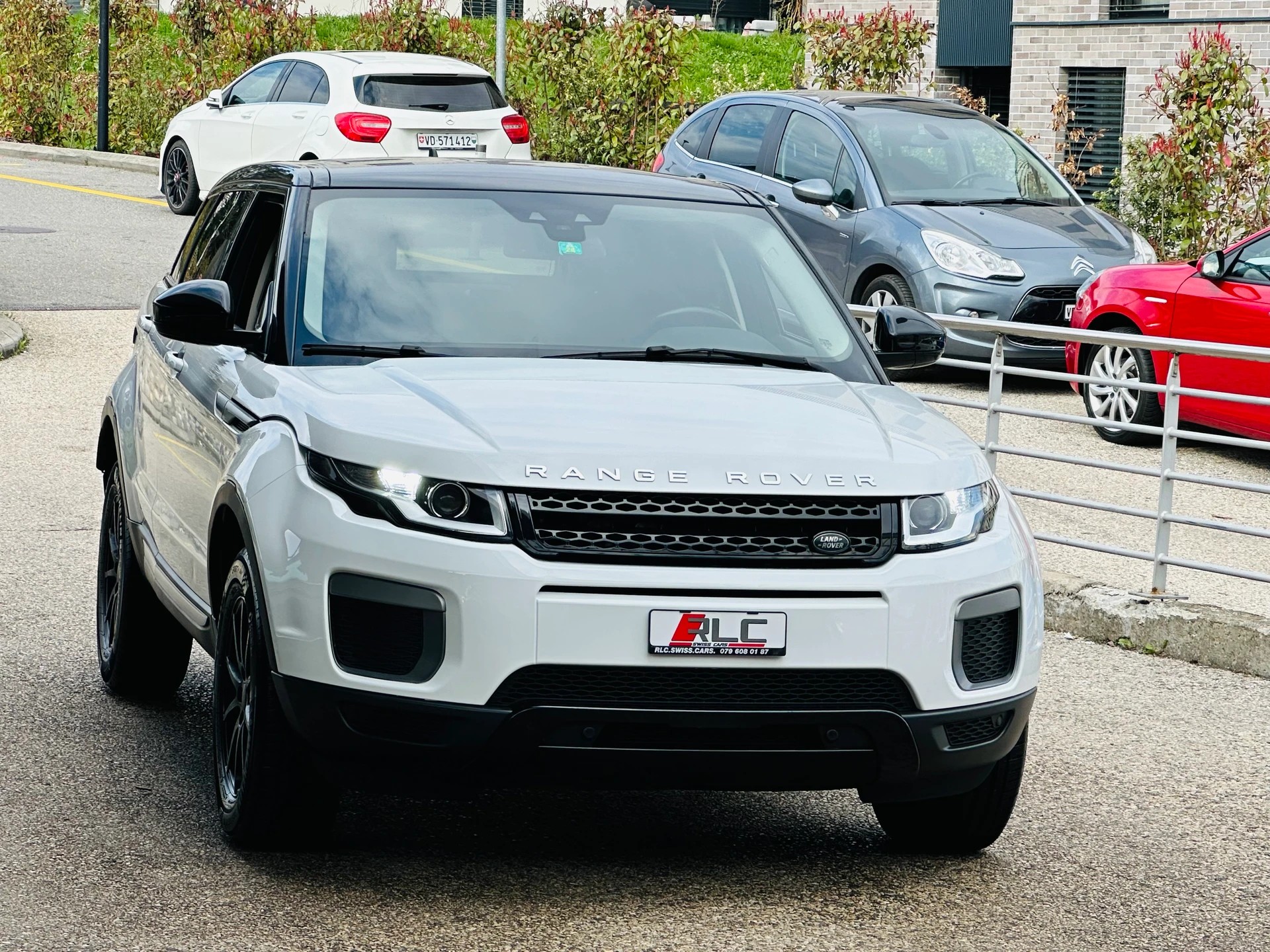 LAND ROVER Range Rover Evoque 2.0 TD4 Pure AT9-image-1