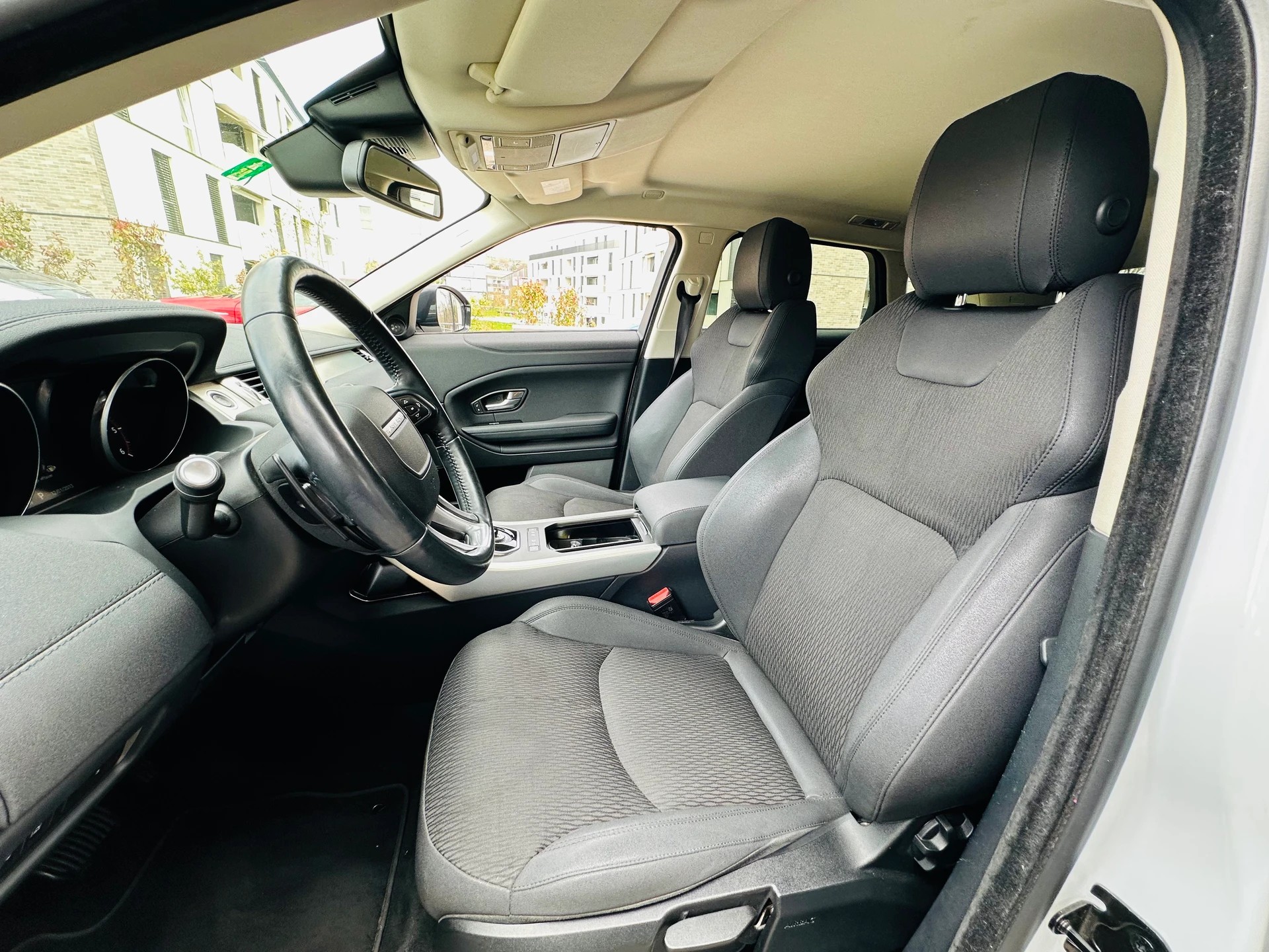 LAND ROVER Range Rover Evoque 2.0 TD4 Pure AT9-image-8