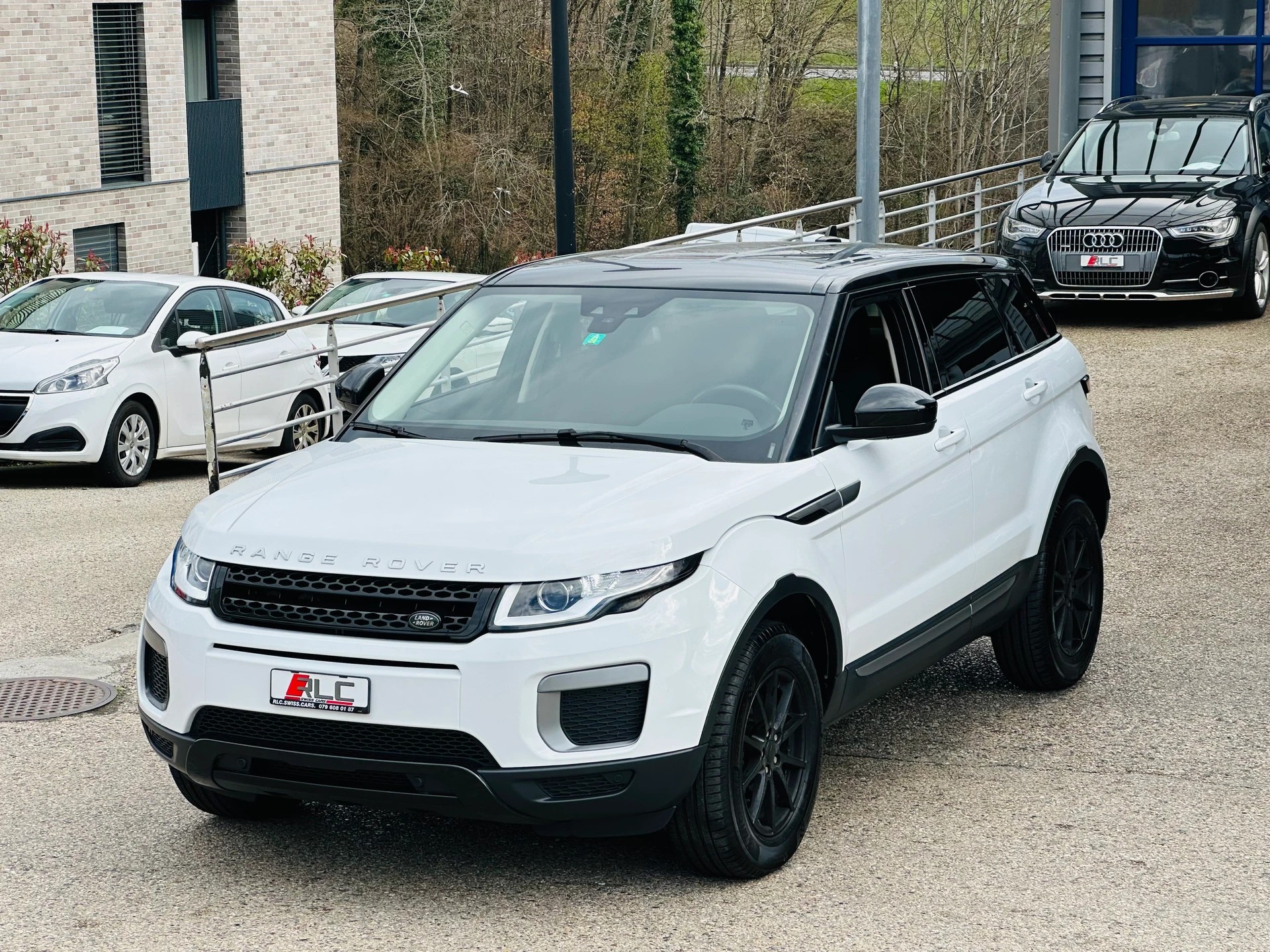 LAND ROVER Range Rover Evoque 2.0 TD4 Pure AT9-image-4