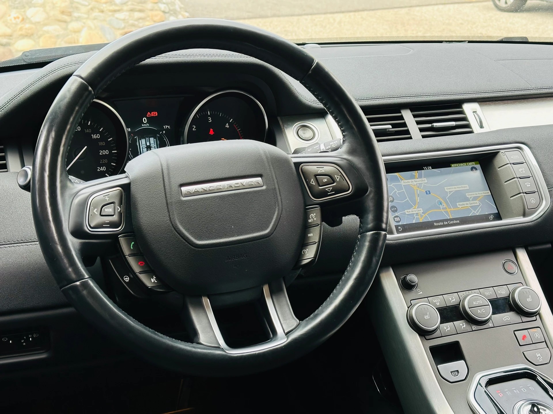 LAND ROVER Range Rover Evoque 2.0 TD4 Pure AT9-image-6