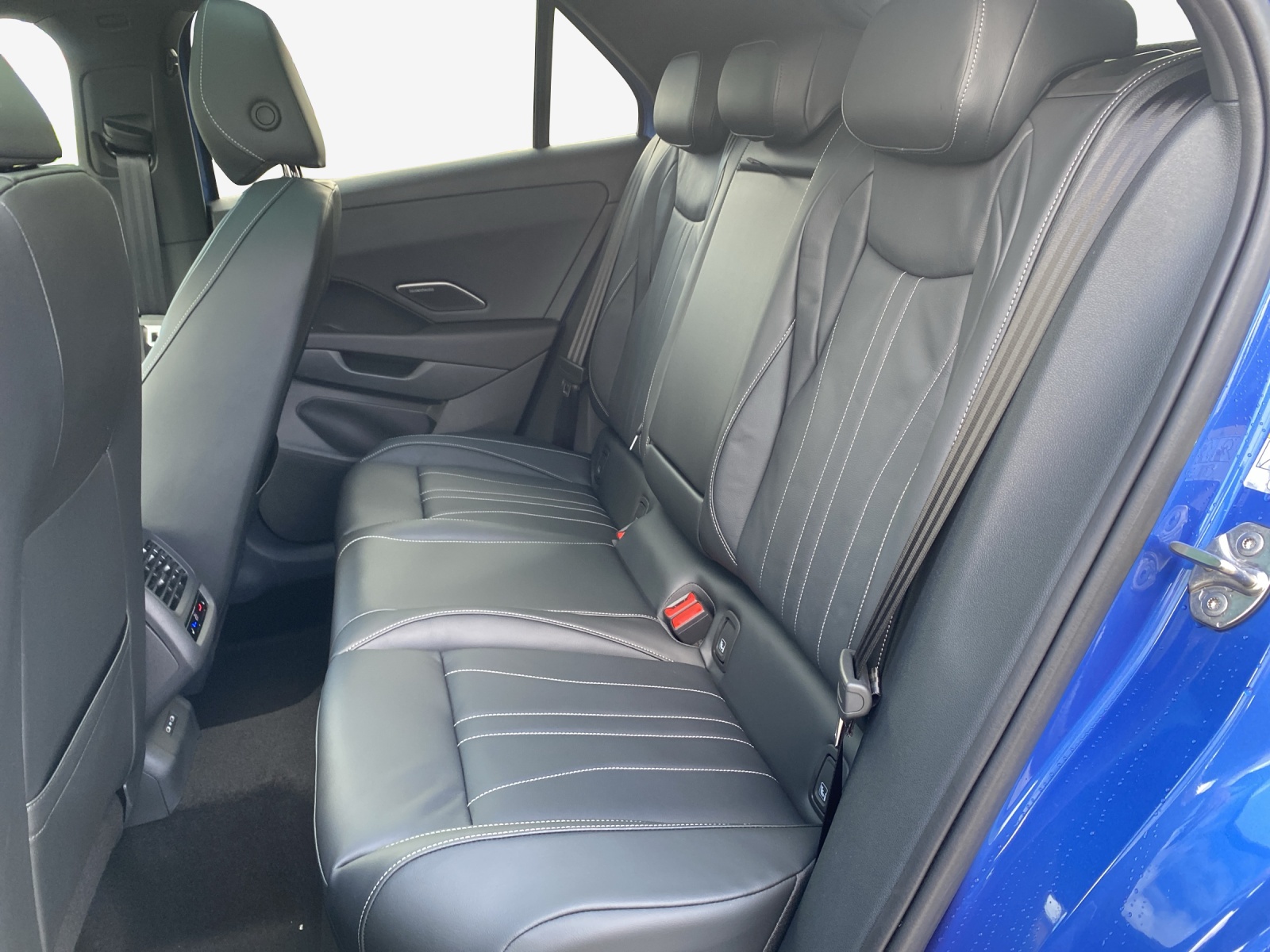 VW T-Roc 1.5 eTSI mHEV R-Line DSG-image-11
