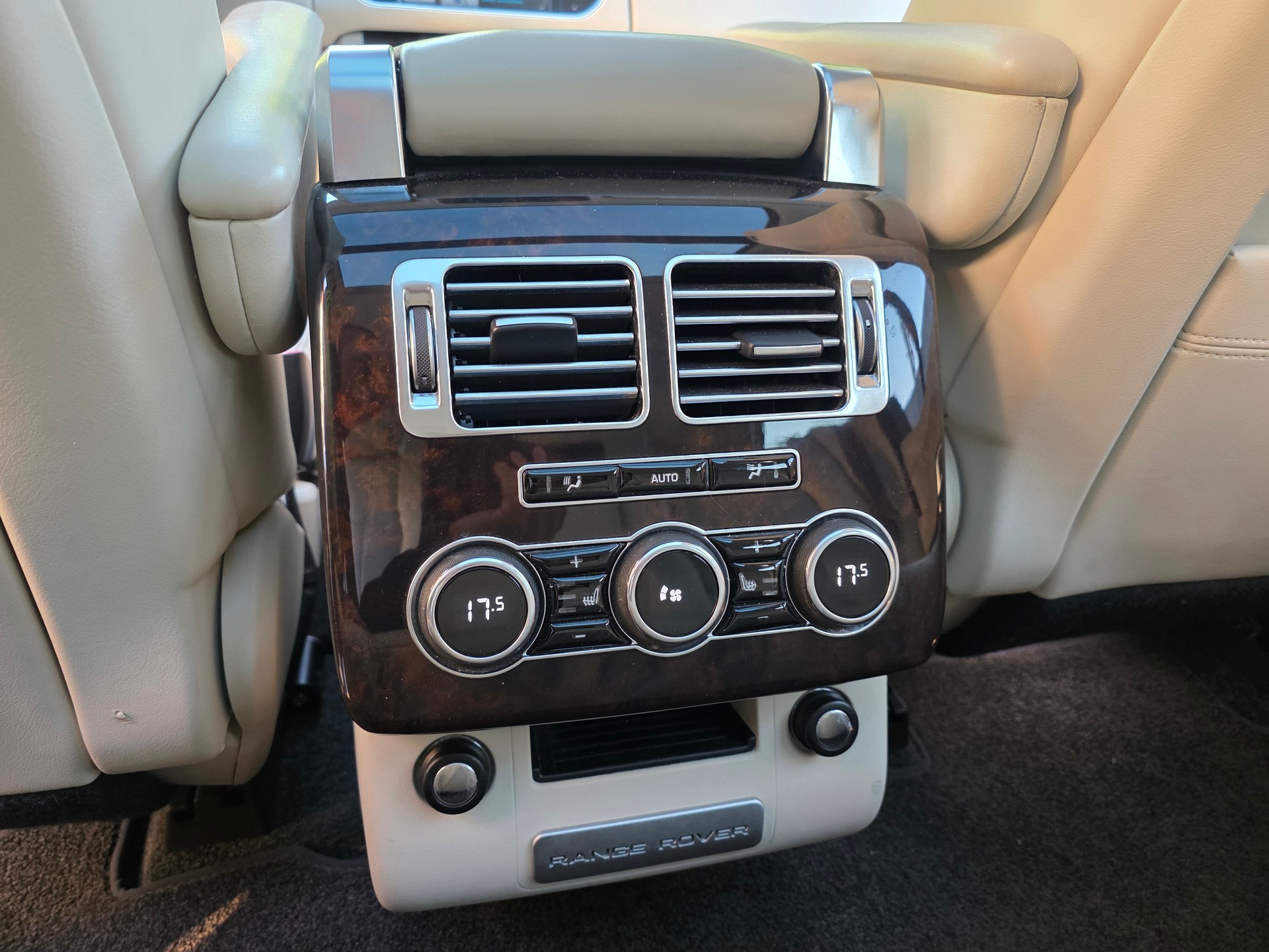 LAND ROVER Range Rover 4.4 SDV8 Vogue Automatic-image-12