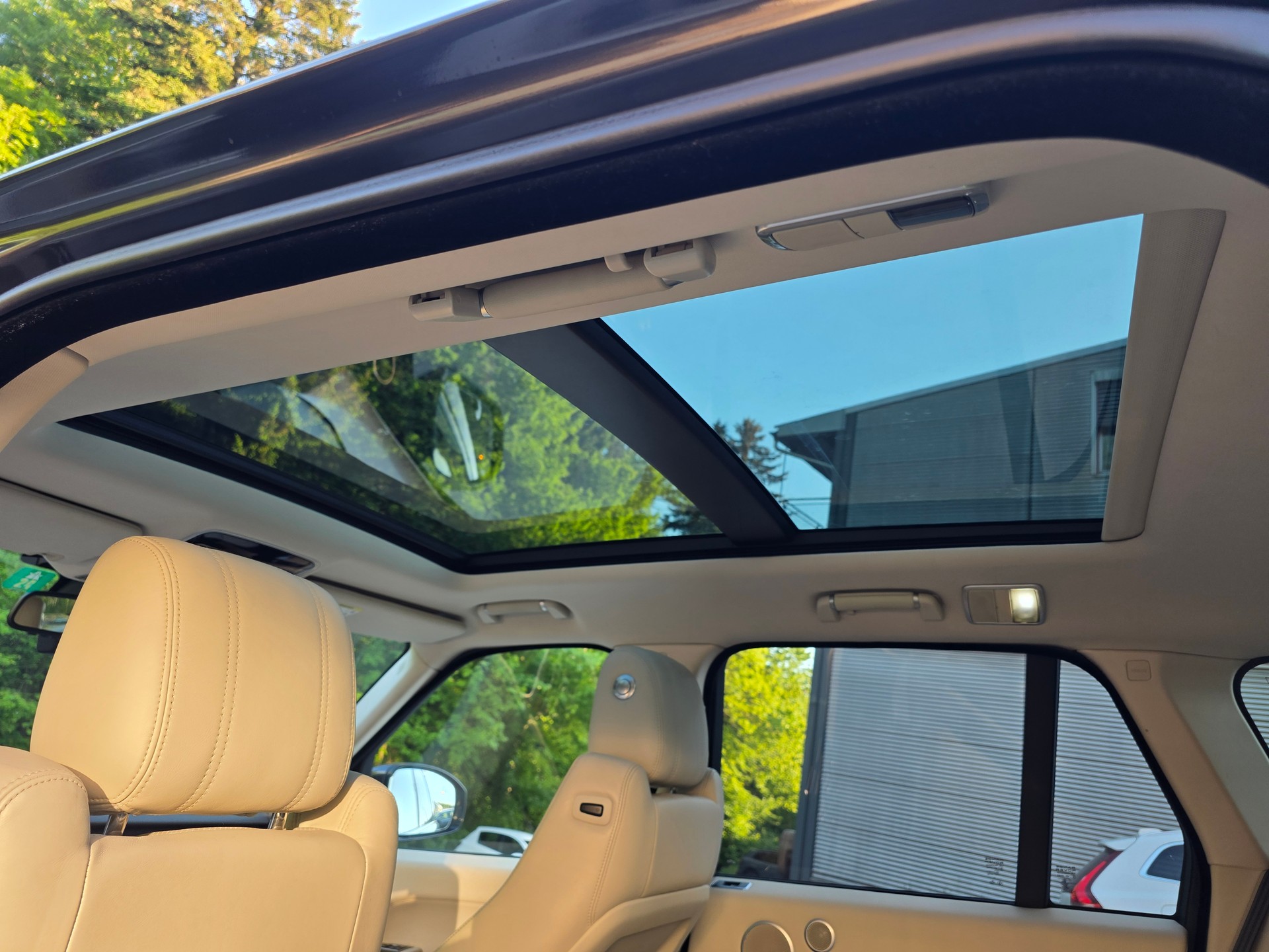 LAND ROVER Range Rover 4.4 SDV8 Vogue Automatic-image-15