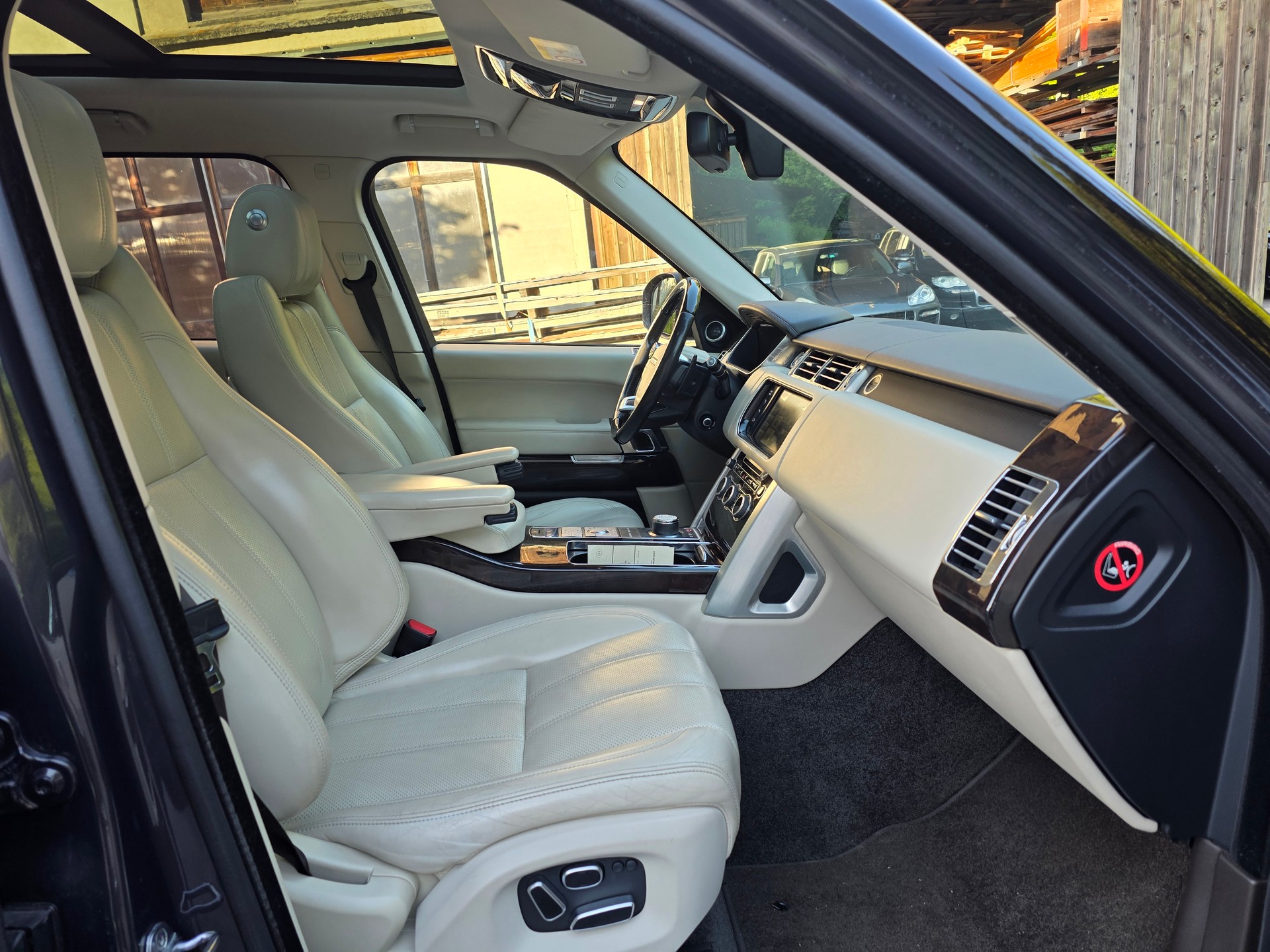 LAND ROVER Range Rover 4.4 SDV8 Vogue Automatic-image-13