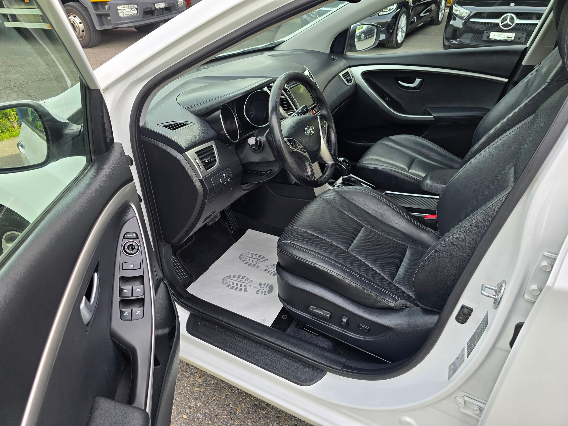 HYUNDAI i30 1.6 CRDi Vertex Automatic DCT-image-12