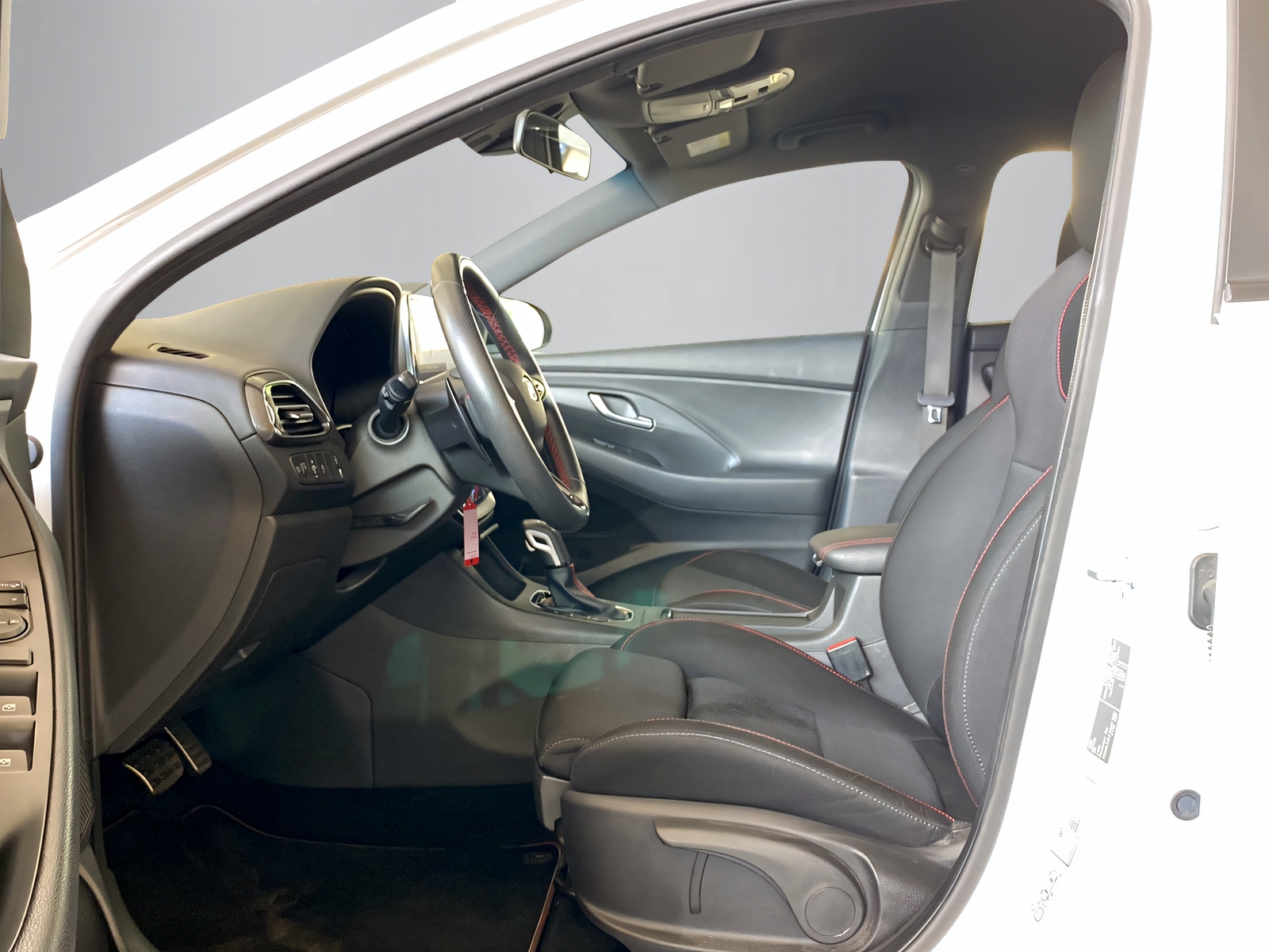HYUNDAI i30 1.5 T-GDi N-Line-image-9