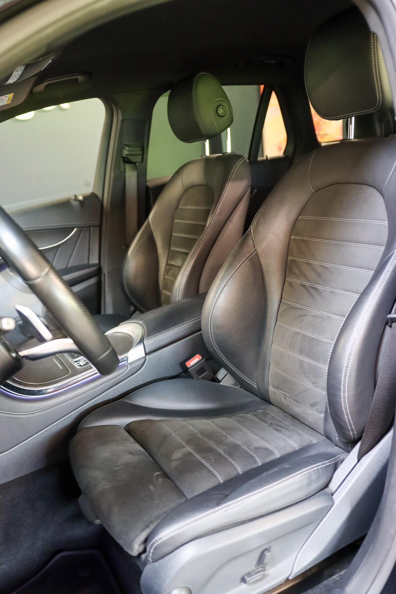 MERCEDES-BENZ GLC 220 d AMG Line 4Matic 9G-Tronic-image-13