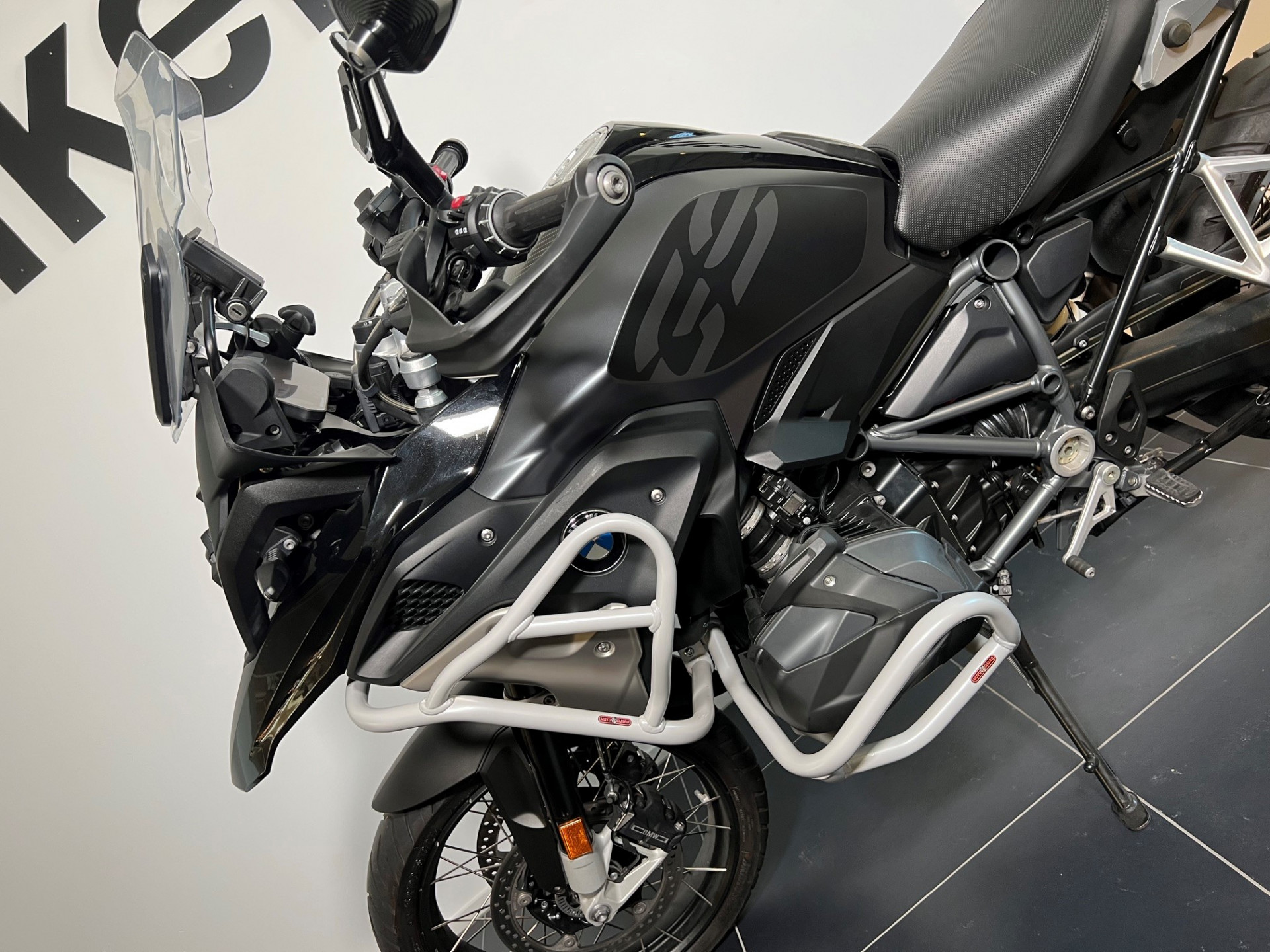BMW R 1250 GS Triple Black-showroom-element-3