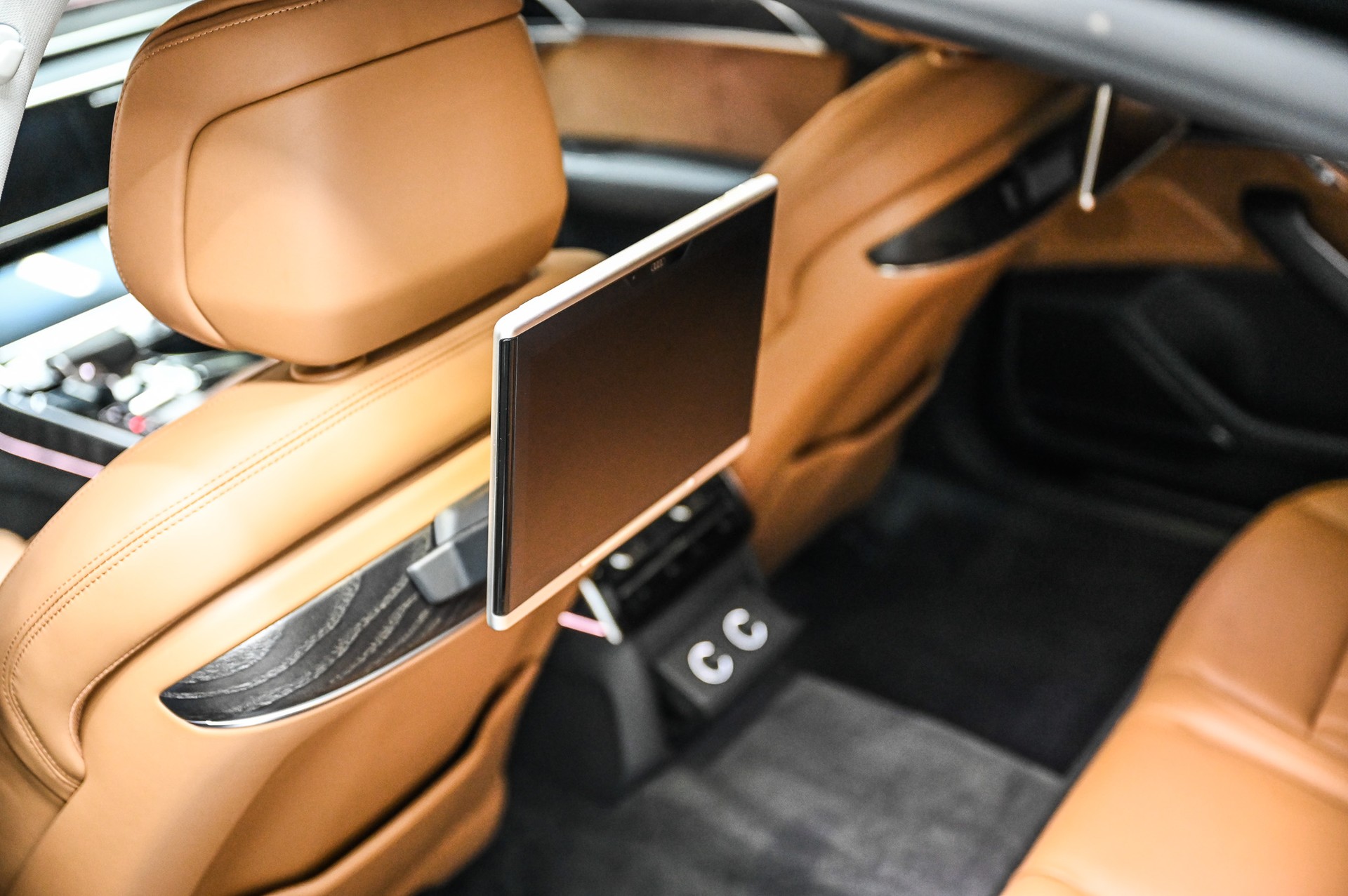 AUDI A8 L 55 TFSI quattro-image-27