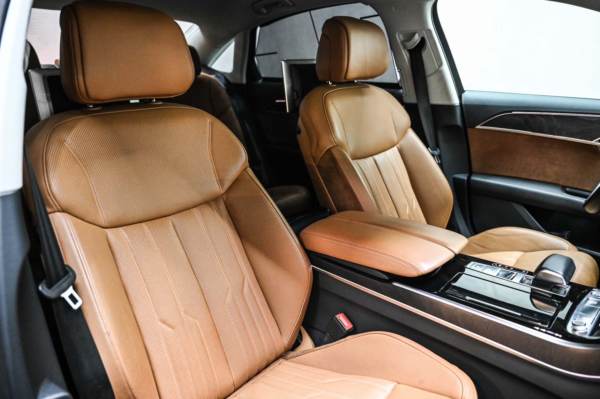 AUDI A8 L 55 TFSI quattro-image-29