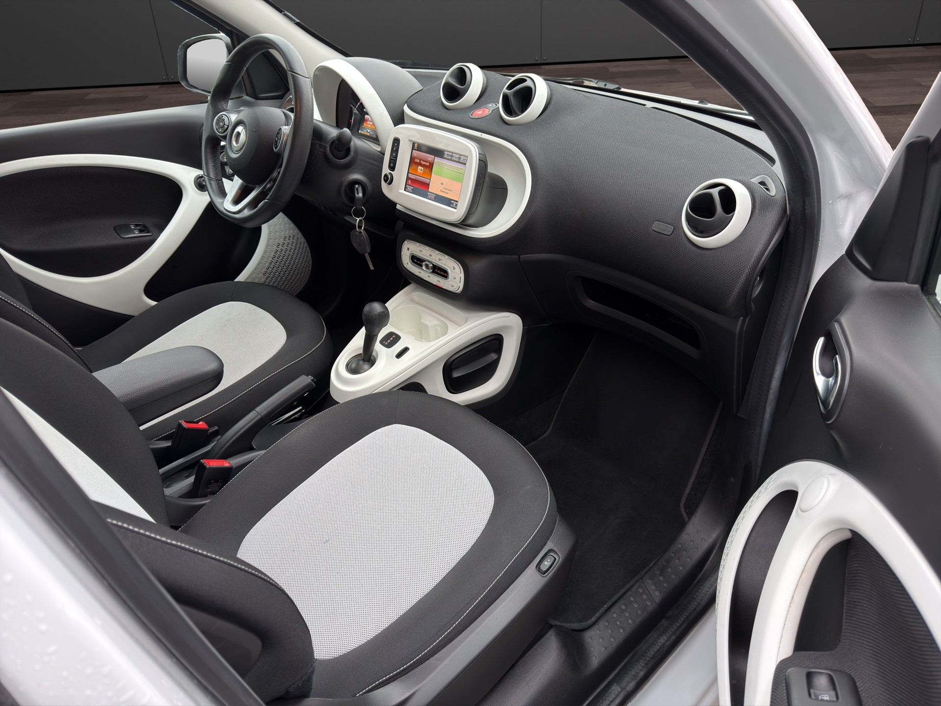 SMART forfour prime Automat 90 PS Panorama Dach-image-13