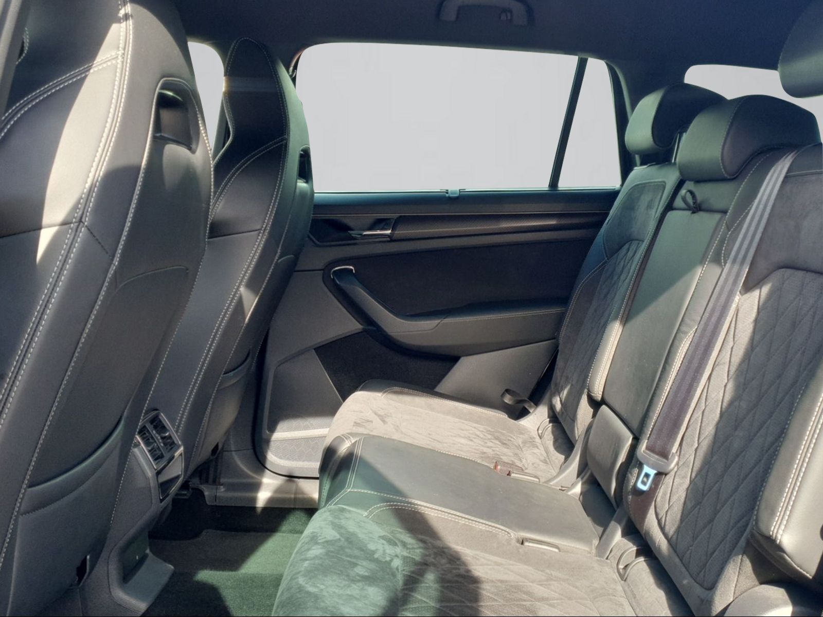 SKODA Kodiaq 2.0 TSI 4x4 Sport Line-image-5