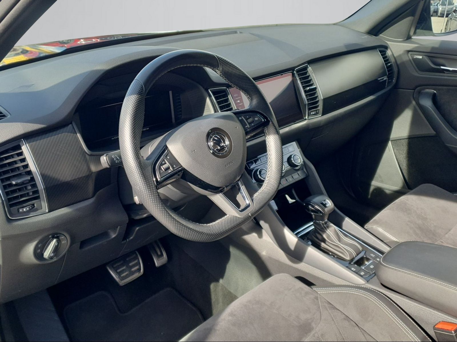 SKODA Kodiaq 2.0 TSI 4x4 Sport Line-image-3