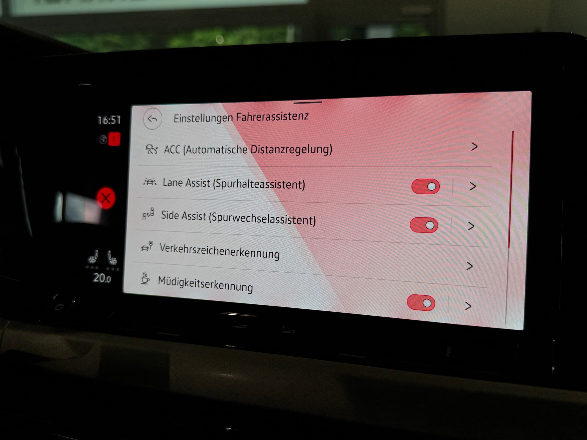 VW Golf 1.0 eTSI mHEV ACTLife DSG || CH-FZG || RÜCKFAHRKAMERA || IQ LED MATRIX || AMBIENTE-image-26
