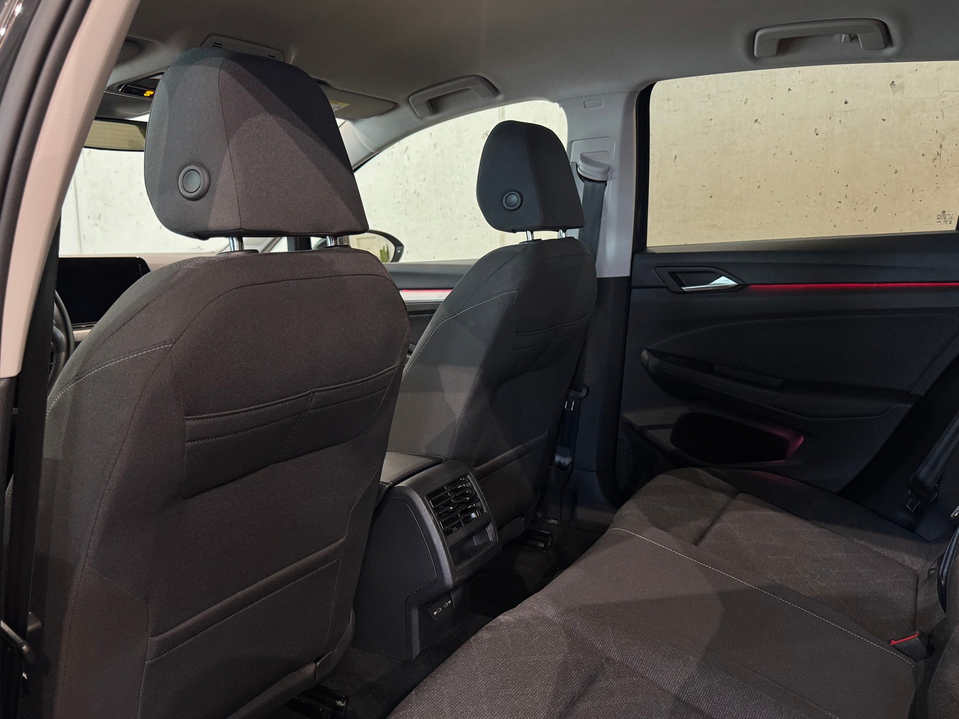 VW Golf 1.0 eTSI mHEV ACTLife DSG || CH-FZG || RÜCKFAHRKAMERA || IQ LED MATRIX || AMBIENTE-image-29