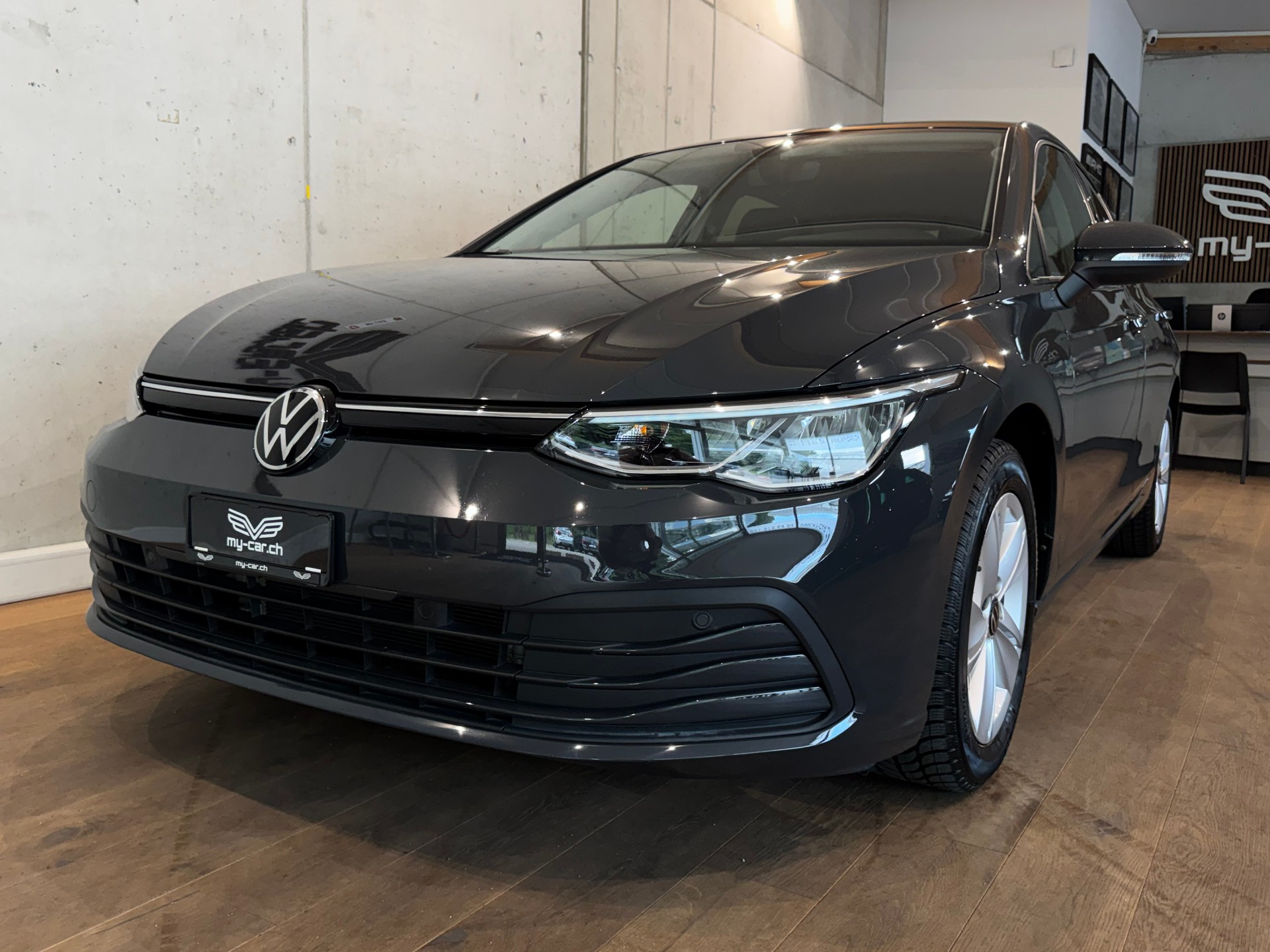 VW Golf 1.0 eTSI mHEV ACTLife DSG || CH-FZG || RÜCKFAHRKAMERA || IQ LED MATRIX || AMBIENTE-image-1