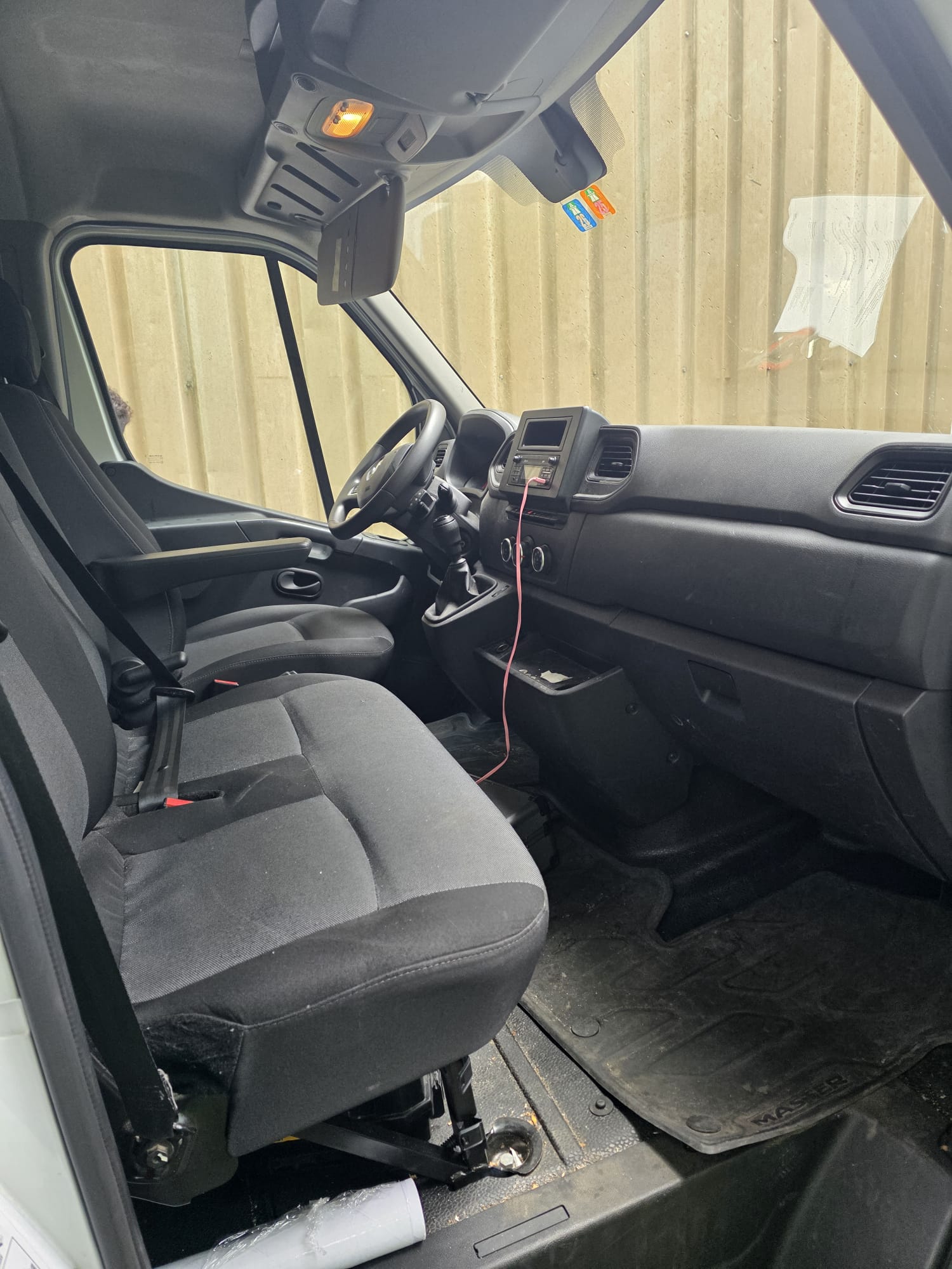 RENAULT 2.3 dCi 145 TwinTurbo-image-2