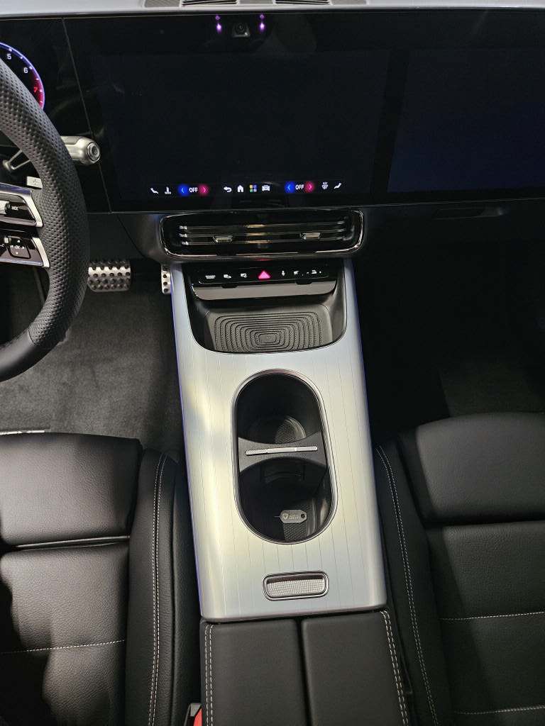 MERCEDES-BENZ CLA 220 4Matic AMG Line Shooting Brake-image-10