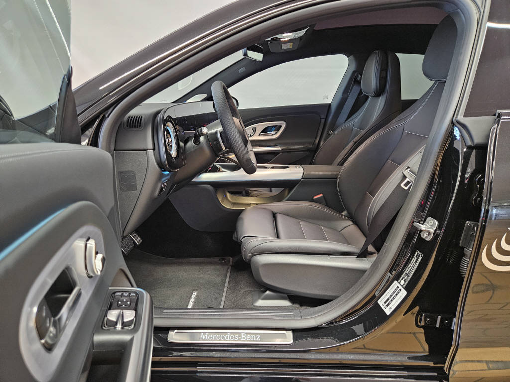 MERCEDES-BENZ CLA 220 4Matic AMG Line Shooting Brake-image-6