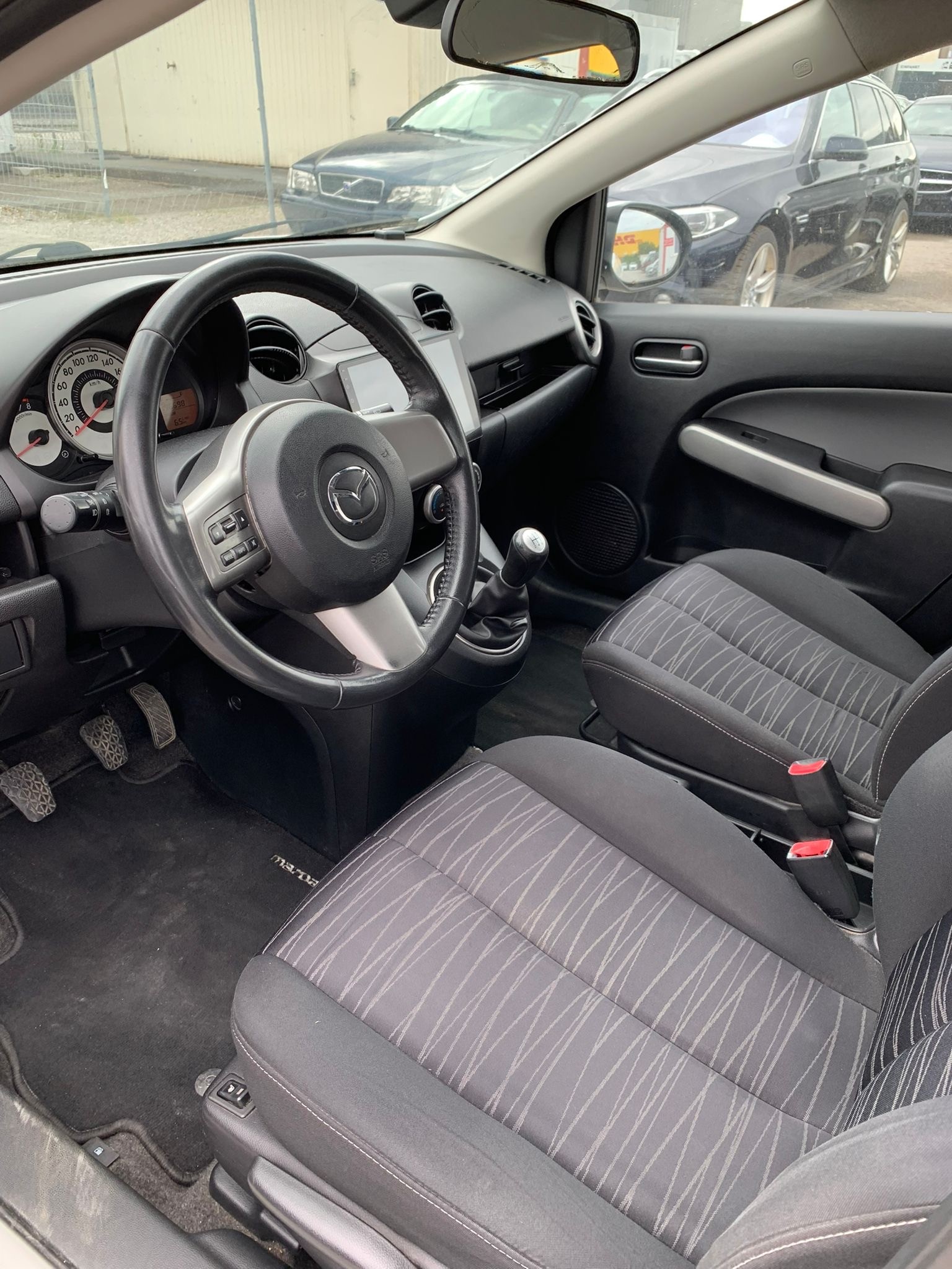 MAZDA 2 1.3i 16V Exclusive (Klima * Multimedia * Multilenkrad * BO4 ** KUPPLUNG MUSS ERSETZEN)-image-12