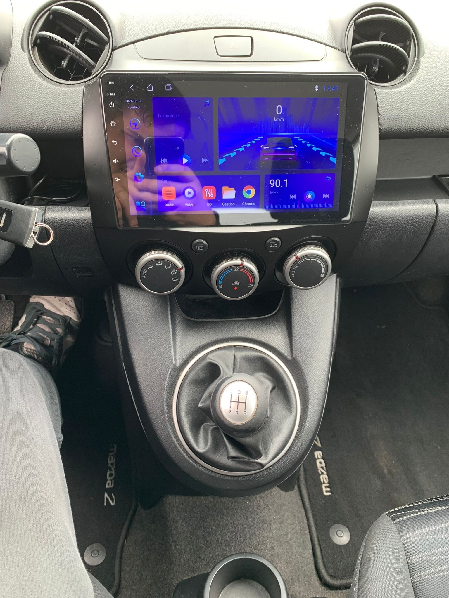 MAZDA 2 1.3i 16V Exclusive (Klima * Multimedia * Multilenkrad * BO4 ** KUPPLUNG MUSS ERSETZEN)-image-10