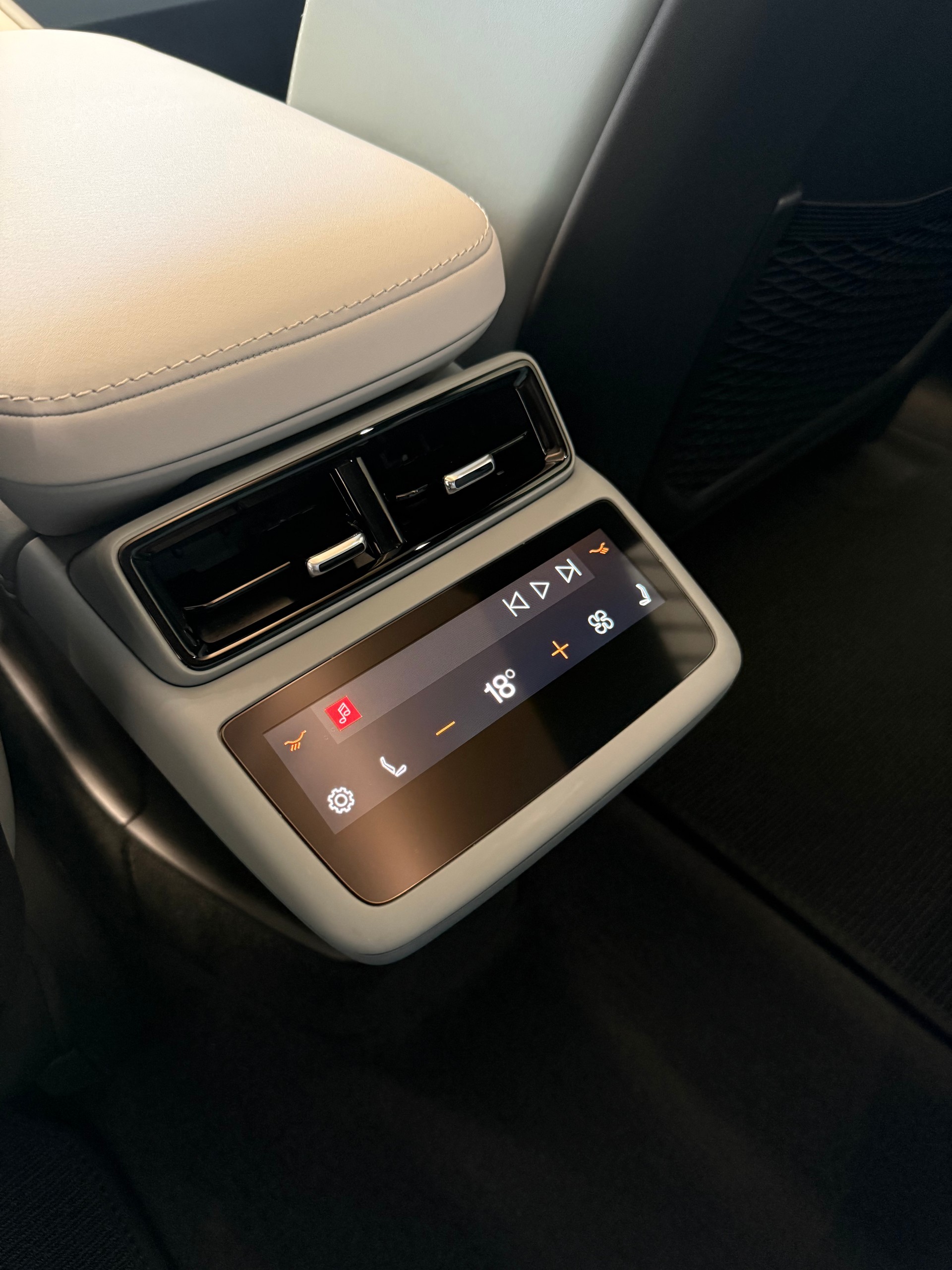 POLESTAR Polestar 4 Long Range Single 100kWh Plus-image-20