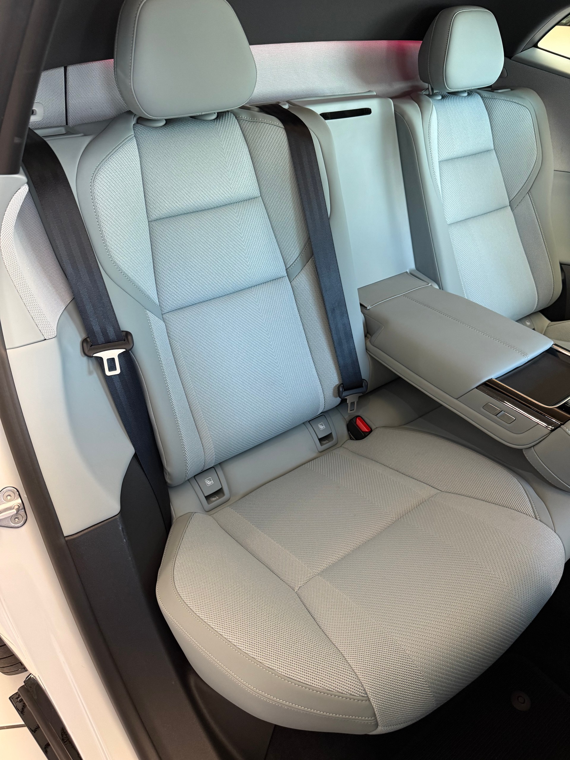POLESTAR Polestar 4 Long Range Single 100kWh Plus-image-13