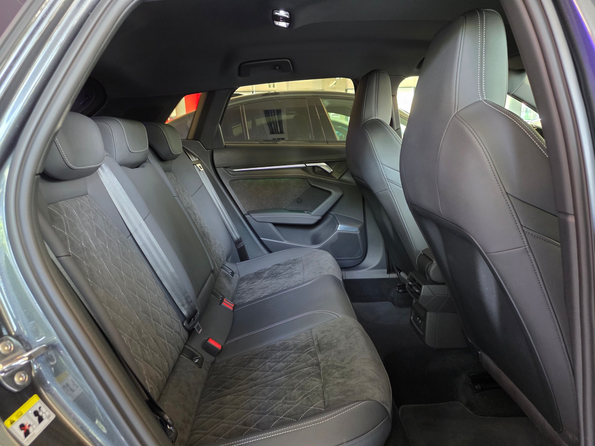 AUDI A3 Sportback 1.5 35 TFSI S Line (Innen & aussen) S-Tronic-image-12