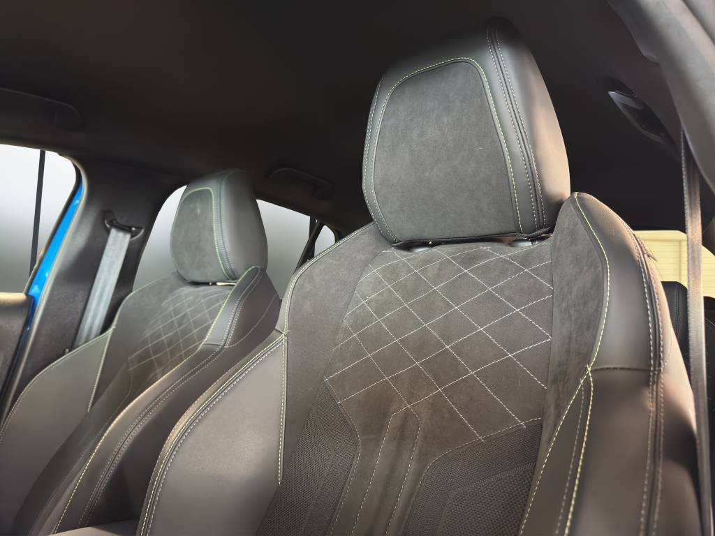PEUGEOT 208 1.2 PureTech GT Pack EAT8 //Sièges AV Chauffants/Visio Park 1/Navigation 3D/DAB+-image-9