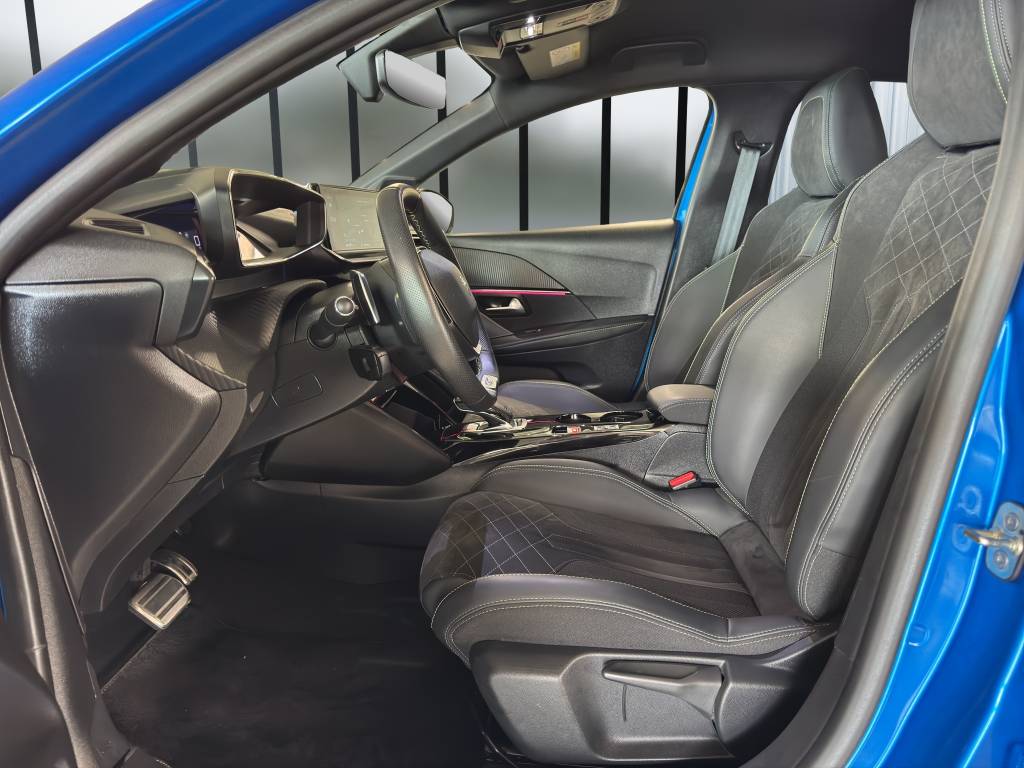 PEUGEOT 208 1.2 PureTech GT Pack EAT8 //Sièges AV Chauffants/Visio Park 1/Navigation 3D/DAB+-image-7
