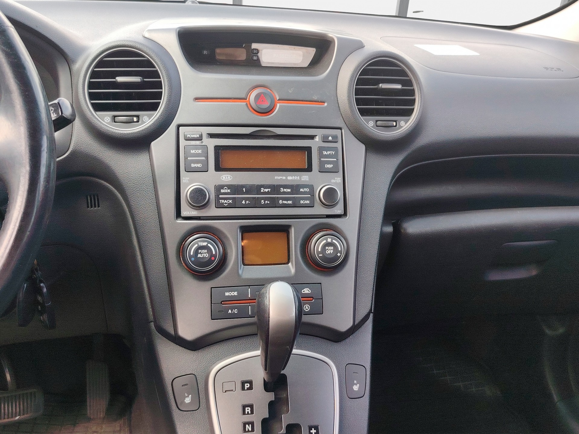 KIA Carens 2.0 CVVT Trend-image-13