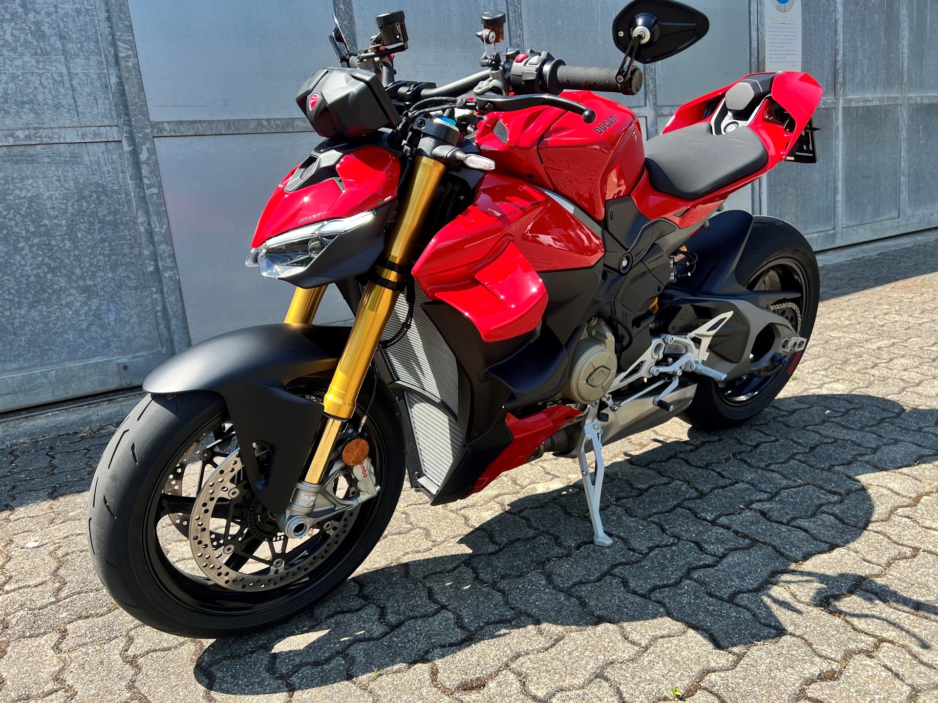 DUCATI STREETFIGHTER V4 S-showroom-element-1
