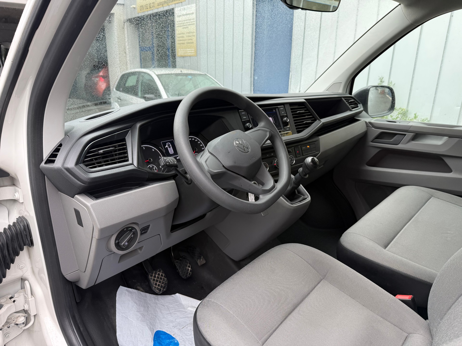 VW T6.1 2.0 TDI Entry-image-13