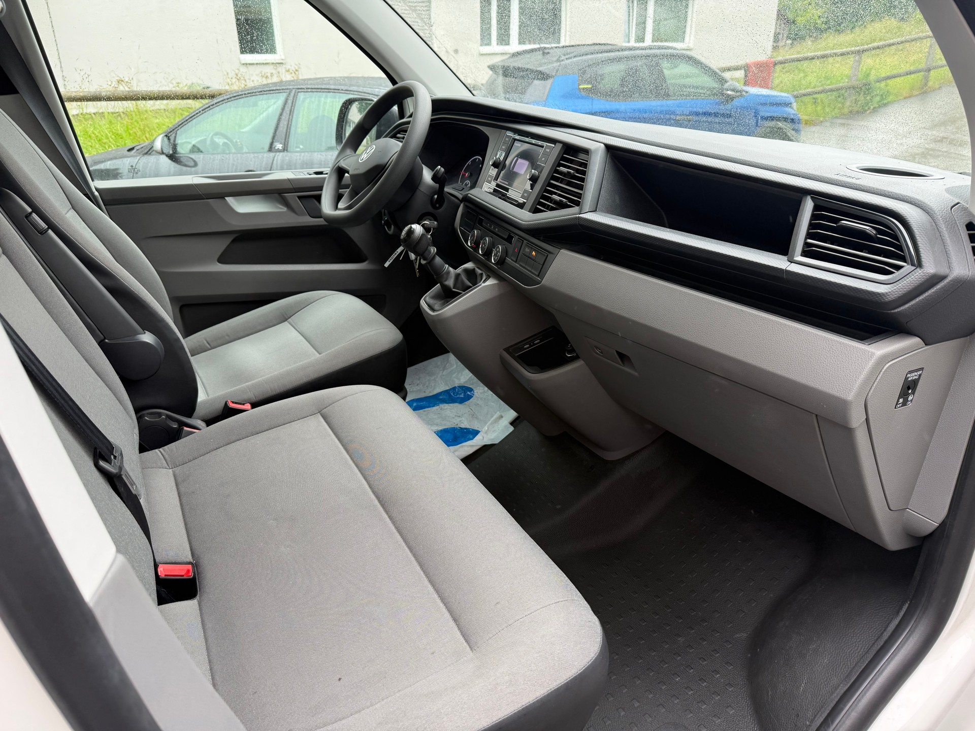 VW T6.1 2.0 TDI Entry-image-8
