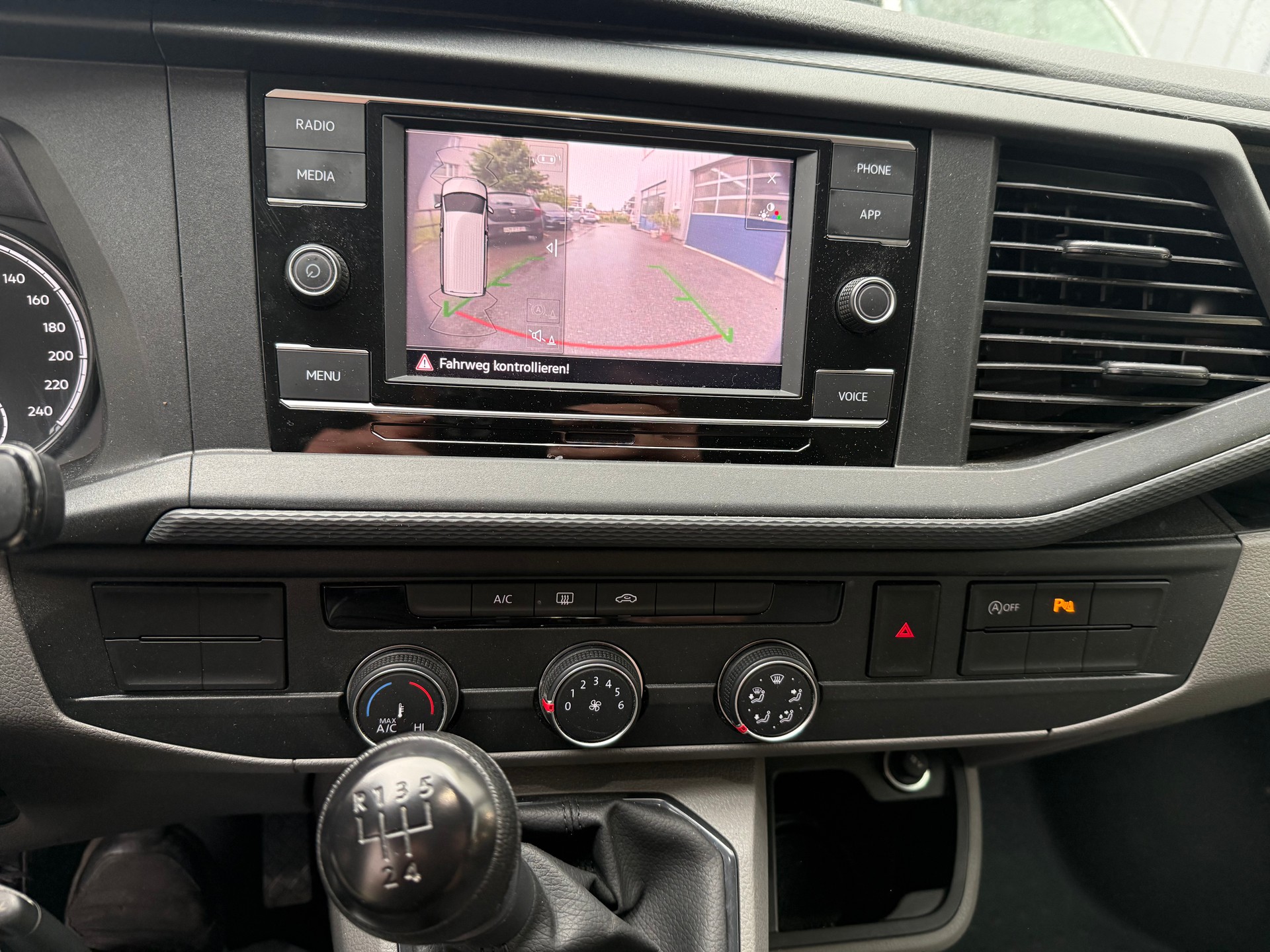 VW T6.1 2.0 TDI Entry-image-14