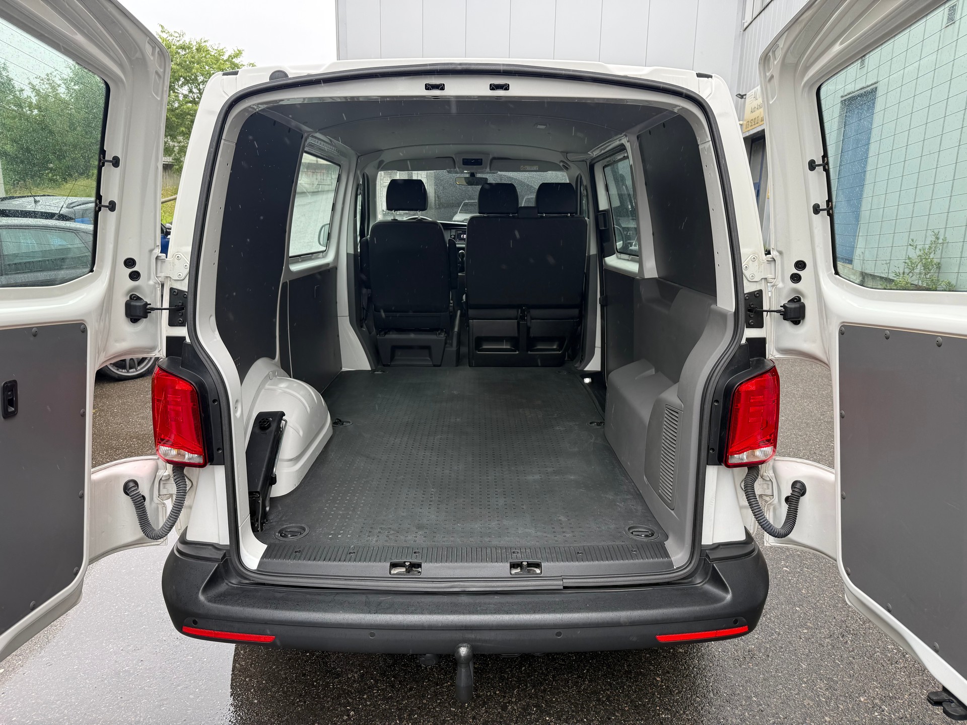 VW T6.1 2.0 TDI Entry-image-12