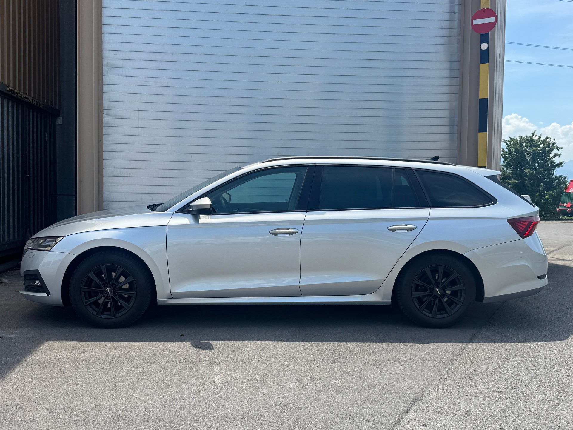 SKODA Octavia Combi 1.5 TSI ACT EVO Ambition-image-2
