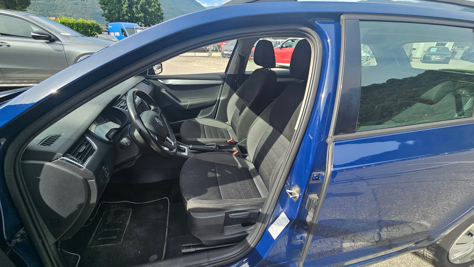 SKODA Octavia Combi 1.4 TSI Ambition DSG-image-4